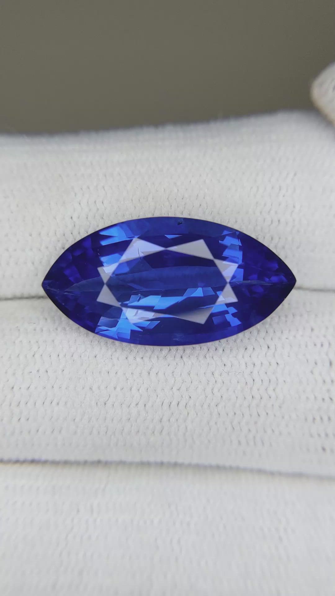 11.52 Ct. Blue Sapphire from Ceylon (Sri Lanka) Size Video