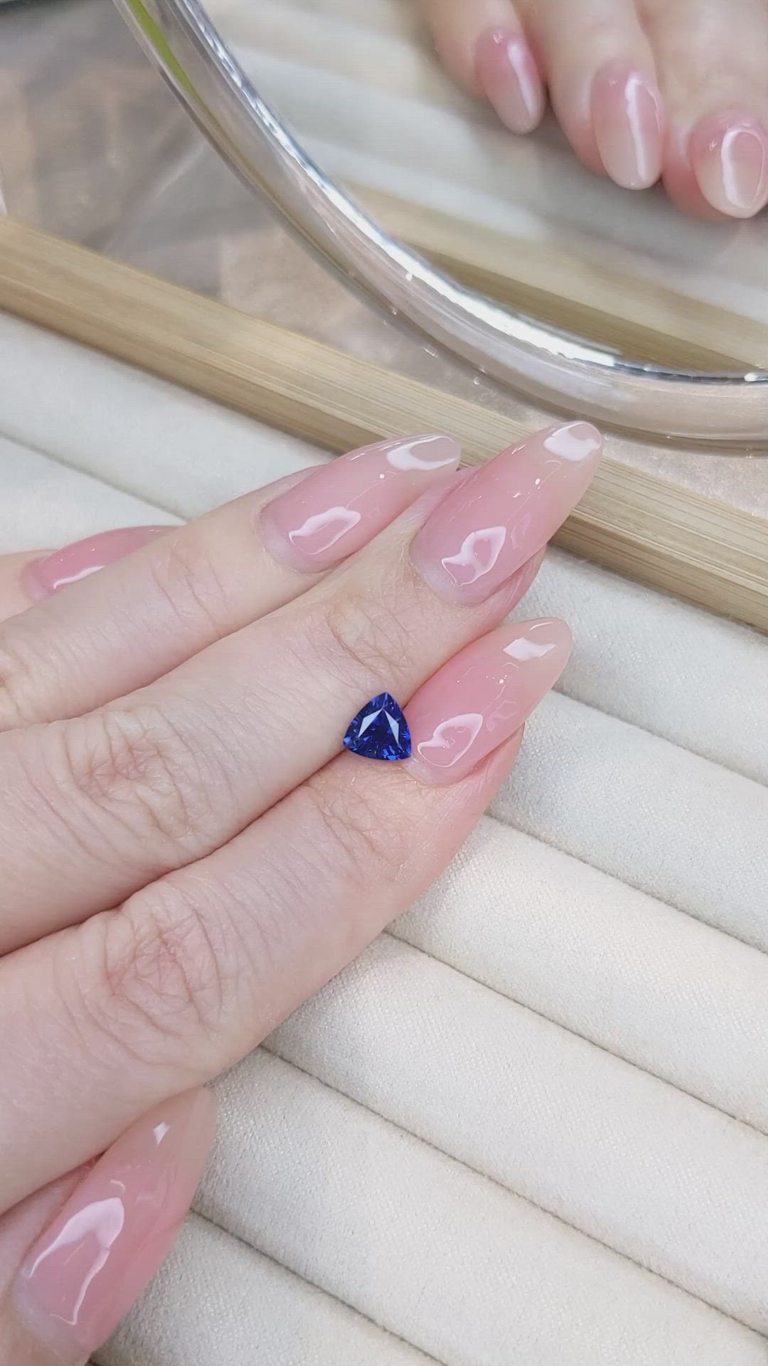 1.00 Ct. Blue Sapphire from Ceylon (Sri Lanka) Size Video