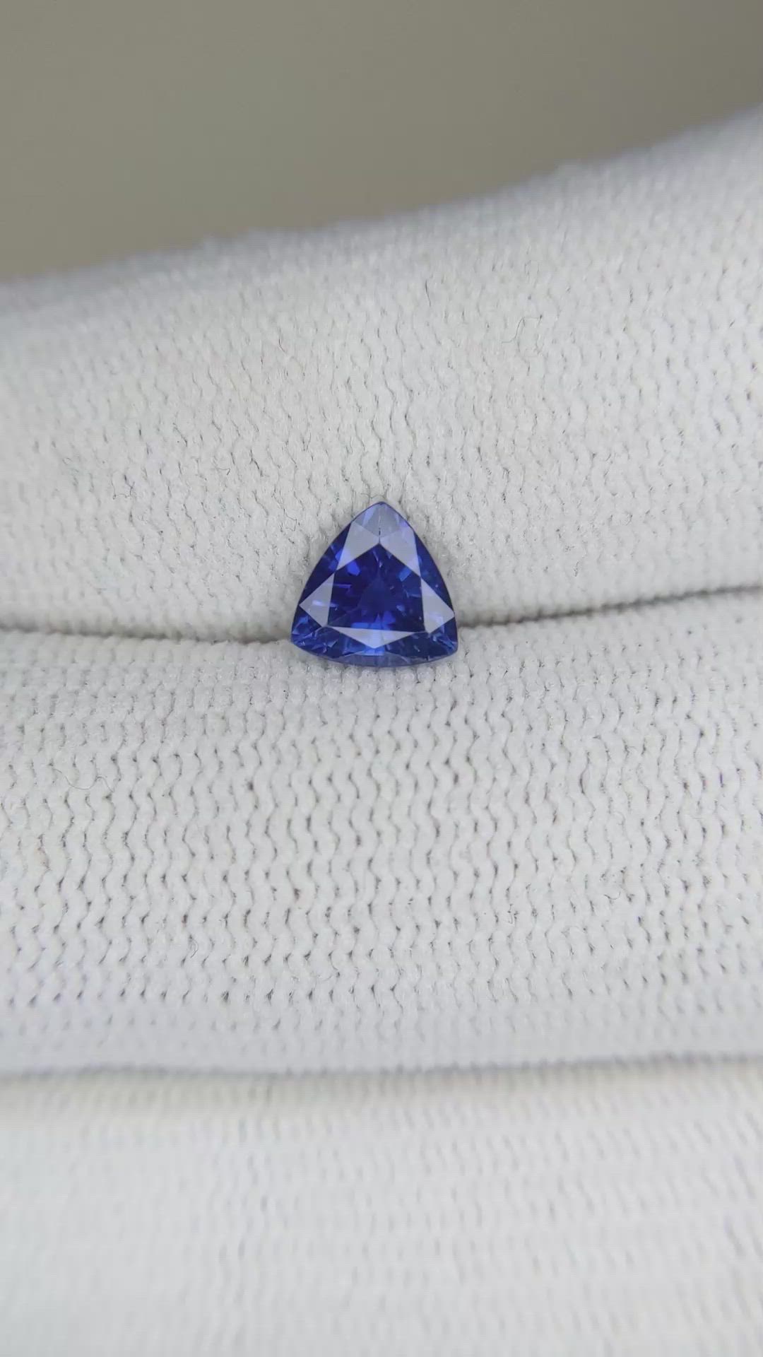1.00 Ct. Blue Sapphire from Ceylon (Sri Lanka) Size Video