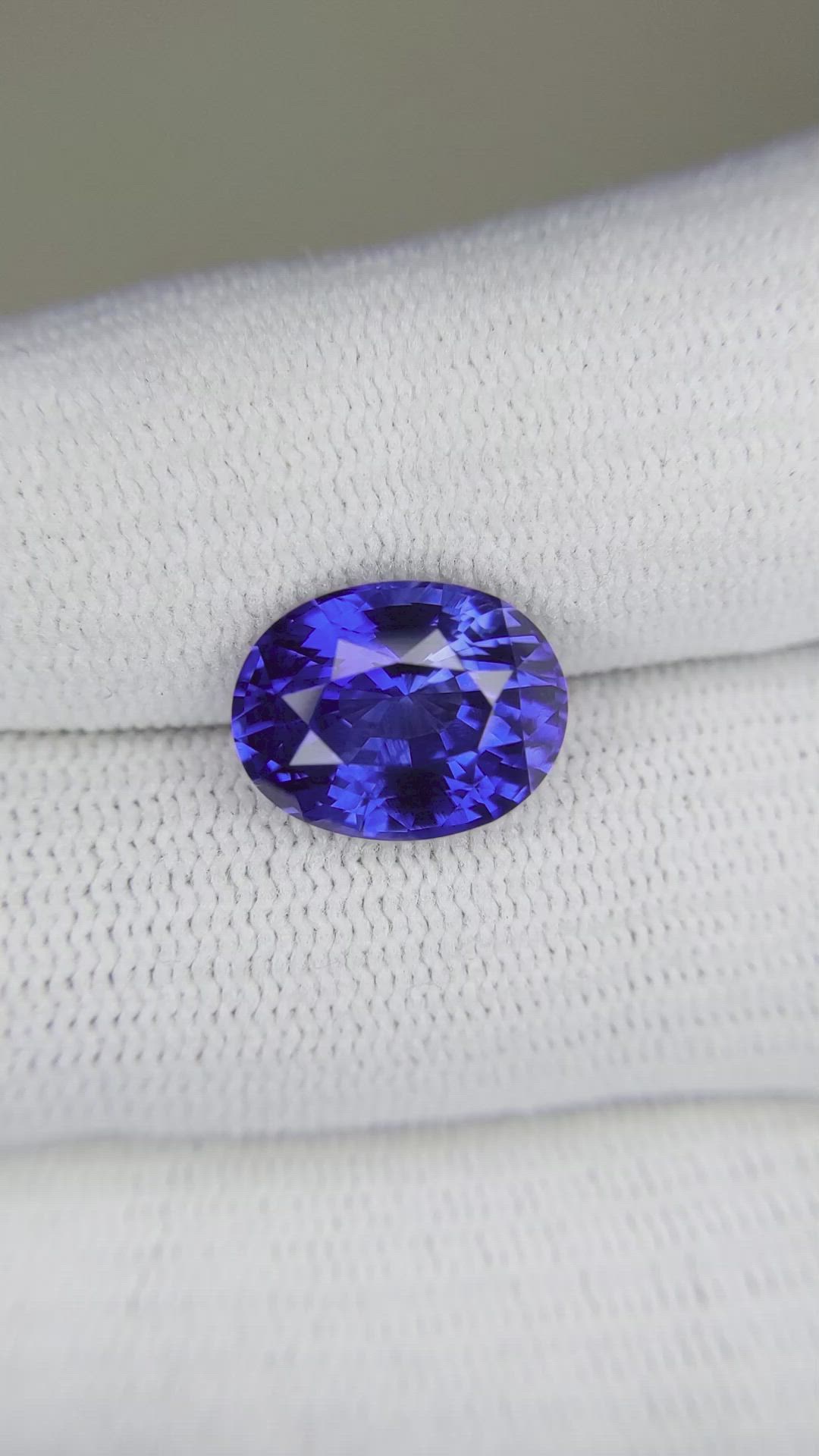 6.03 Ct. Blue Sapphire from Ceylon (Sri Lanka) Size Video