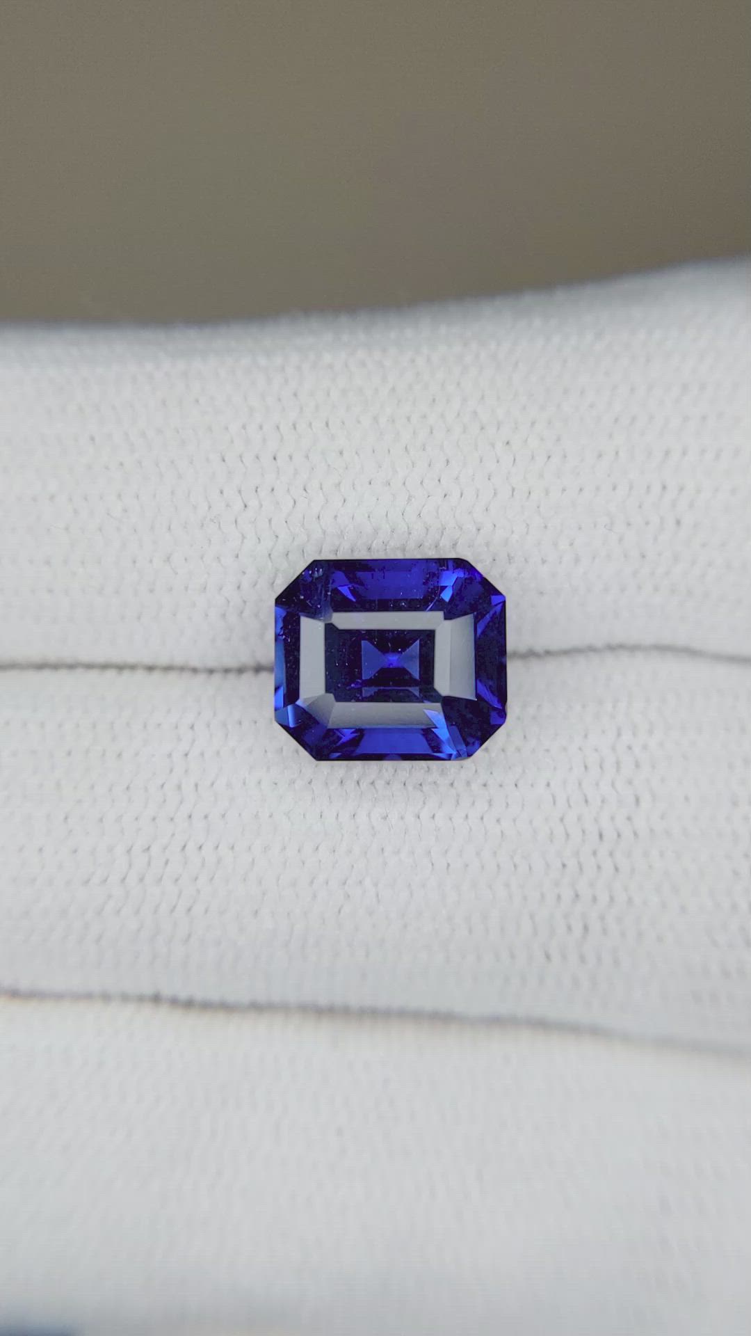 4.17 Ct. Blue Sapphire from Ceylon (Sri Lanka) Size Video