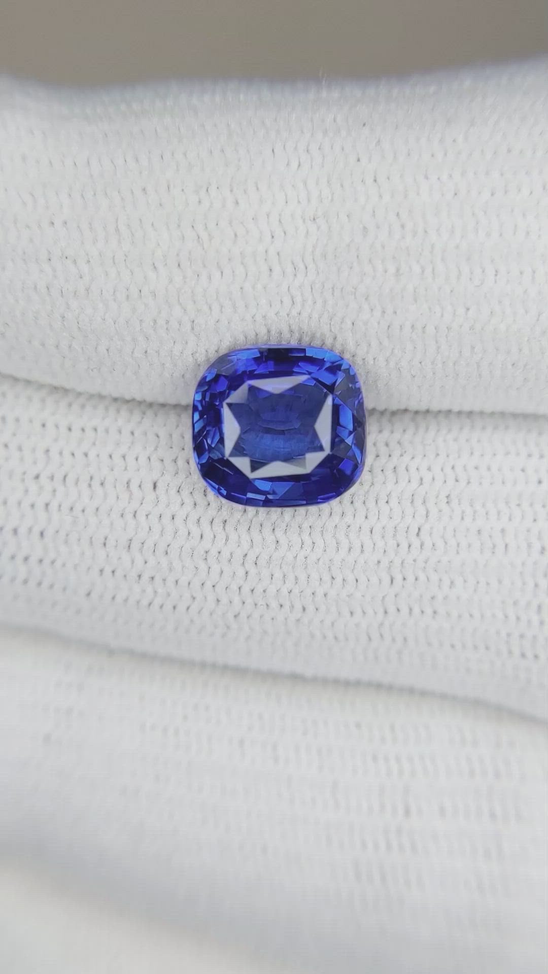 4.01 Ct. Blue Sapphire from Ceylon (Sri Lanka) Size Video