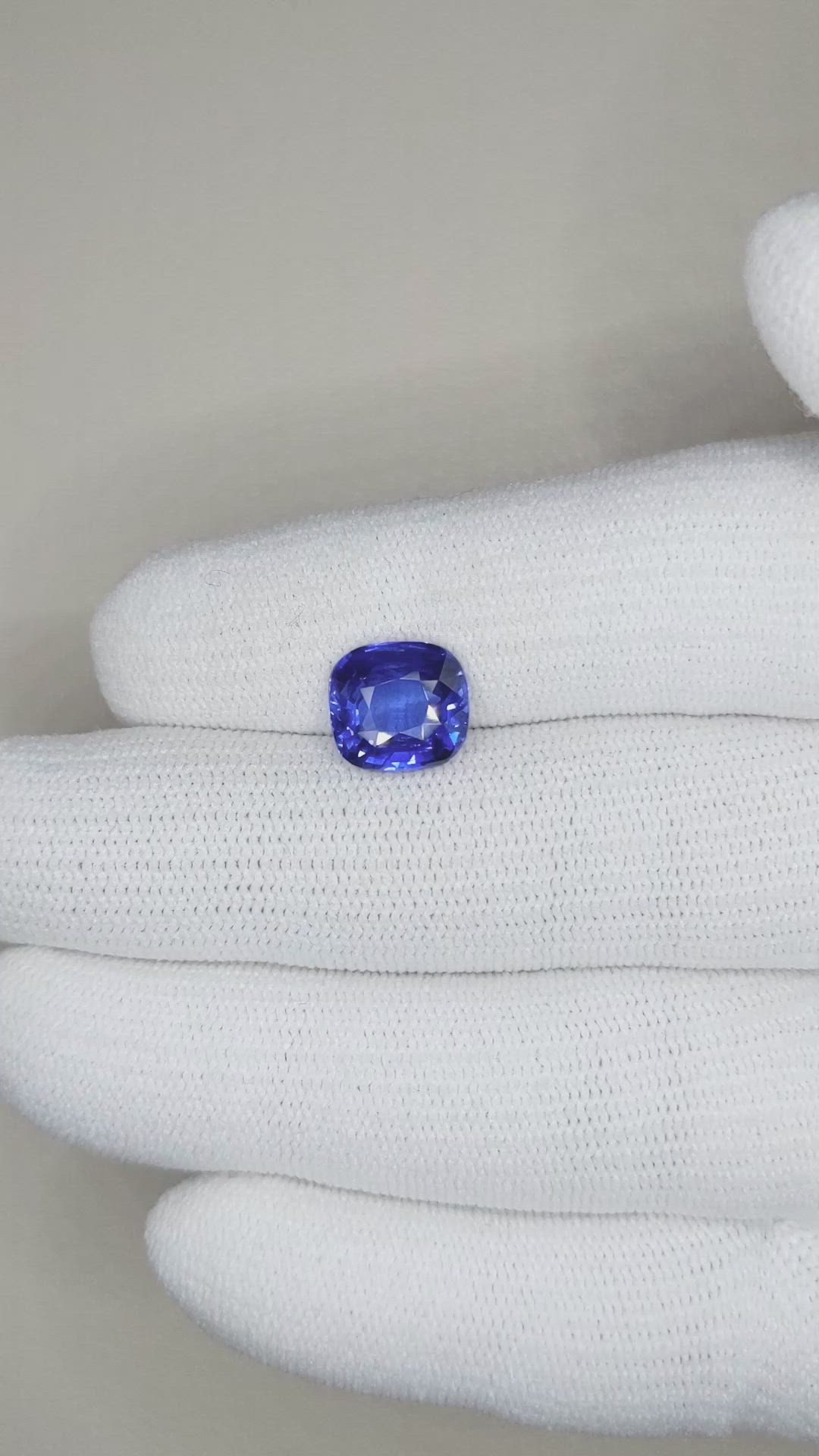 4.01 Ct. Blue Sapphire from Ceylon (Sri Lanka) Size Video