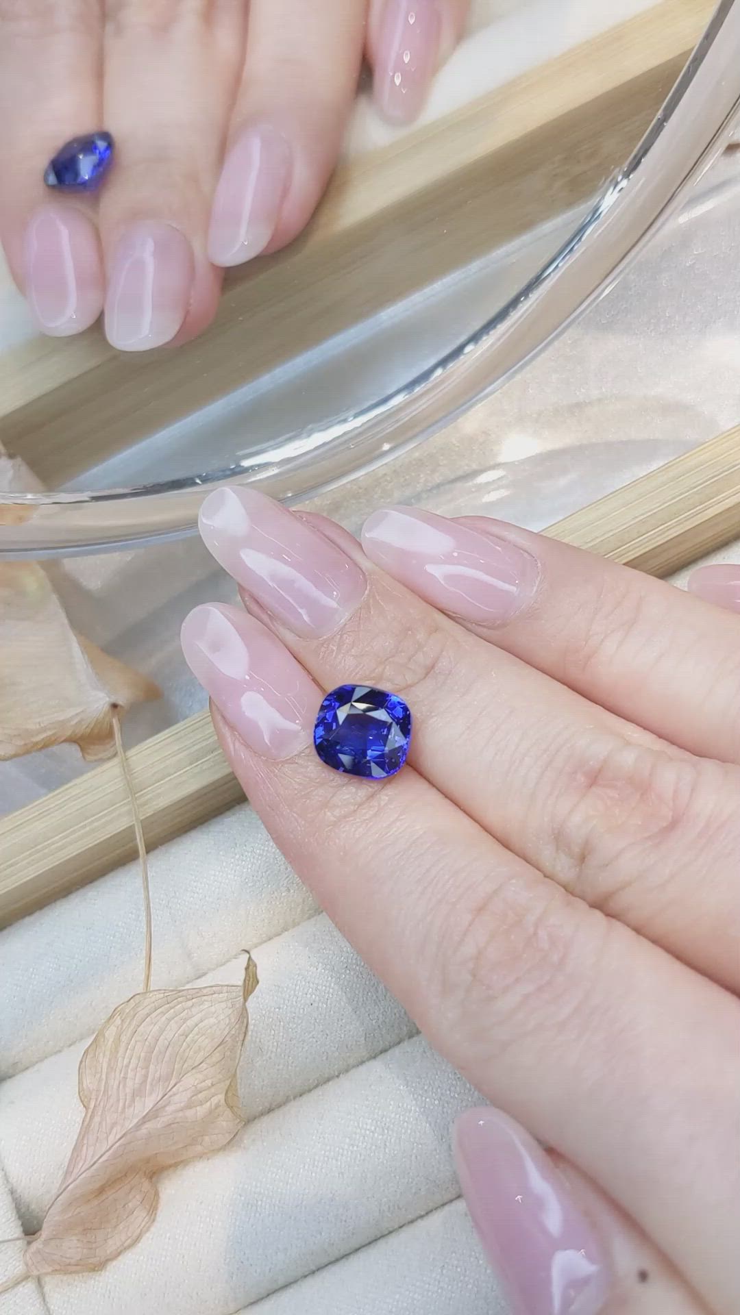 4.01 Ct. Blue Sapphire from Ceylon (Sri Lanka) Size Video