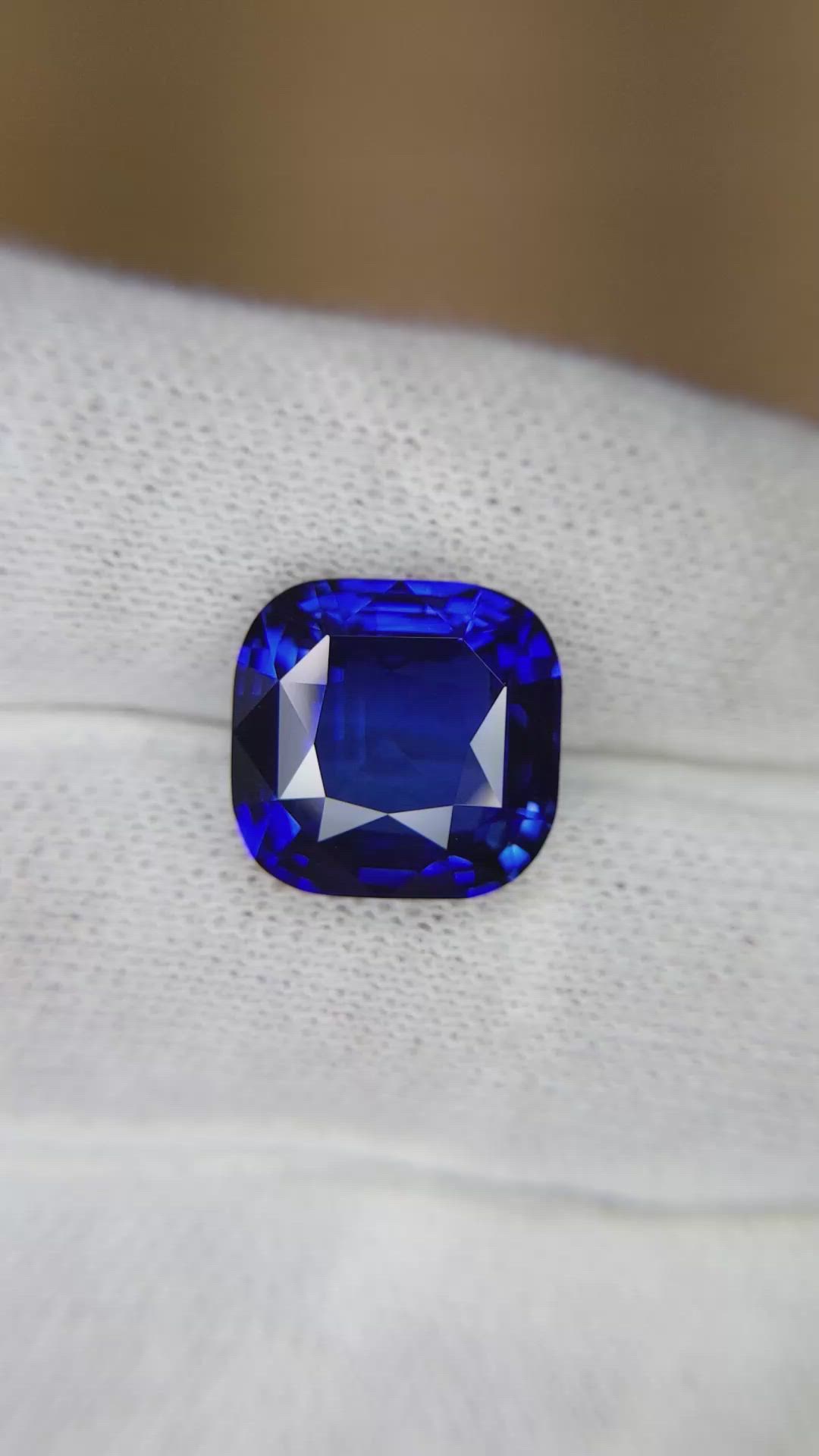 9.03 Ct. Blue Sapphire from Ceylon (Sri Lanka) Size Video