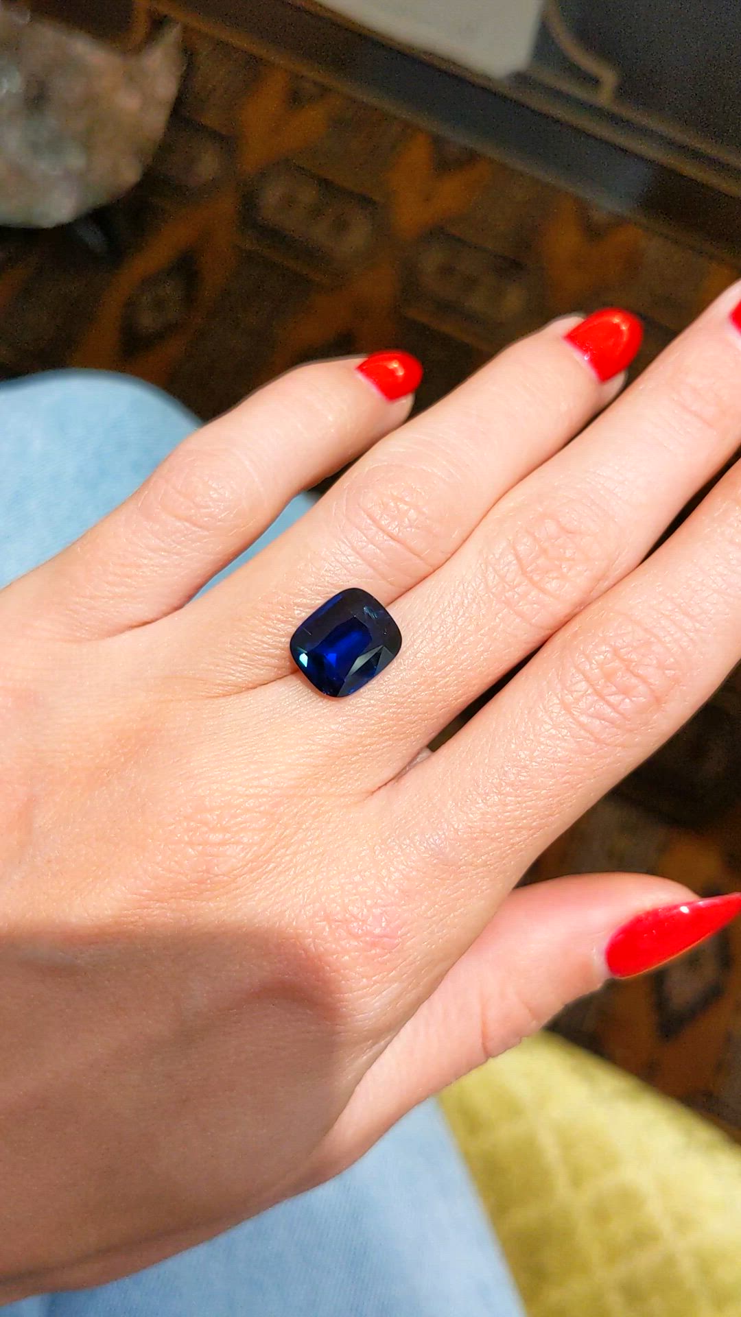 5.05 Ct. Blue Sapphire from Ceylon (Sri Lanka) Size Video