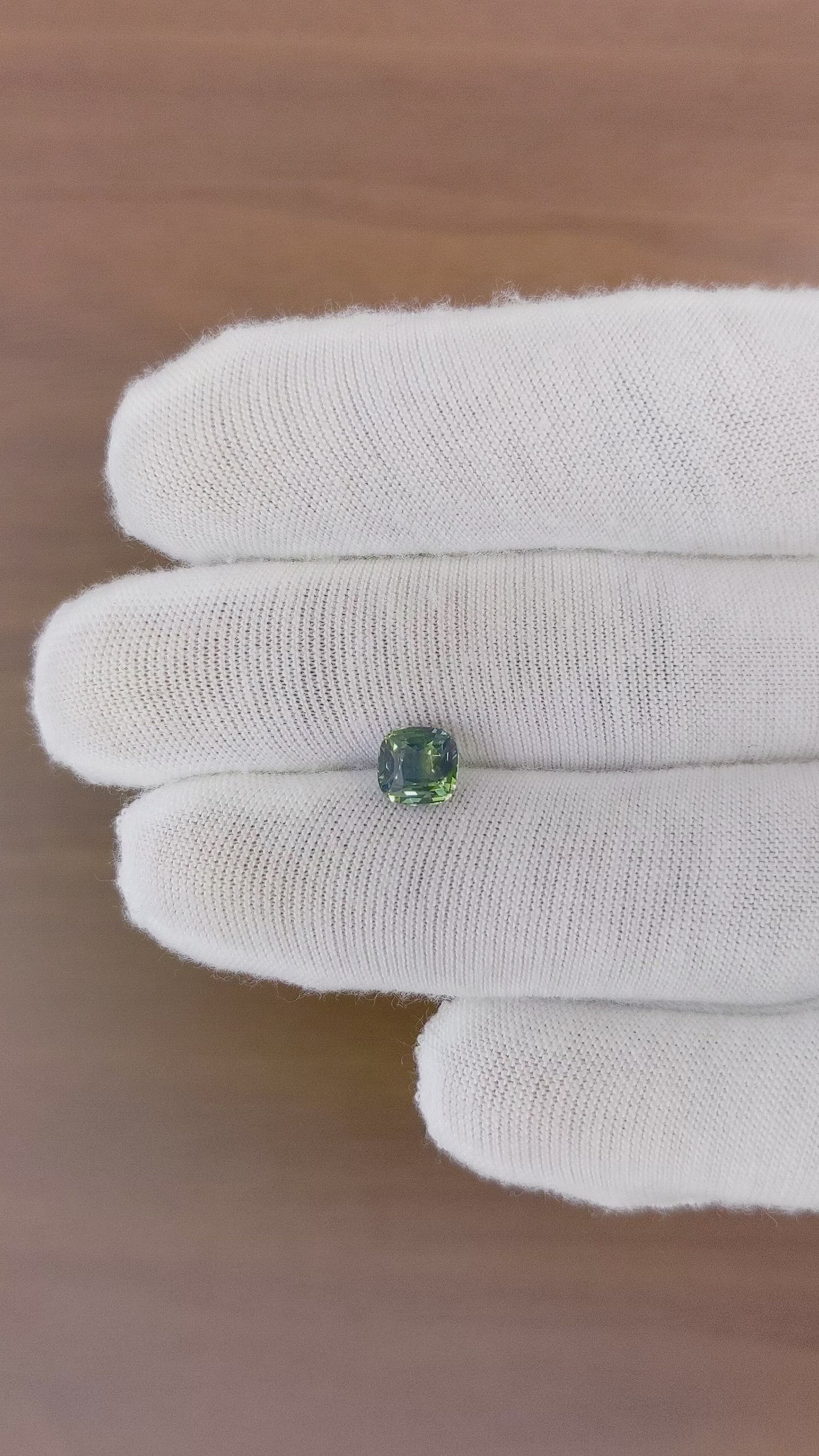 1.55 Ct. Bi Color Sapphire from Ceylon (Sri Lanka) Size Video