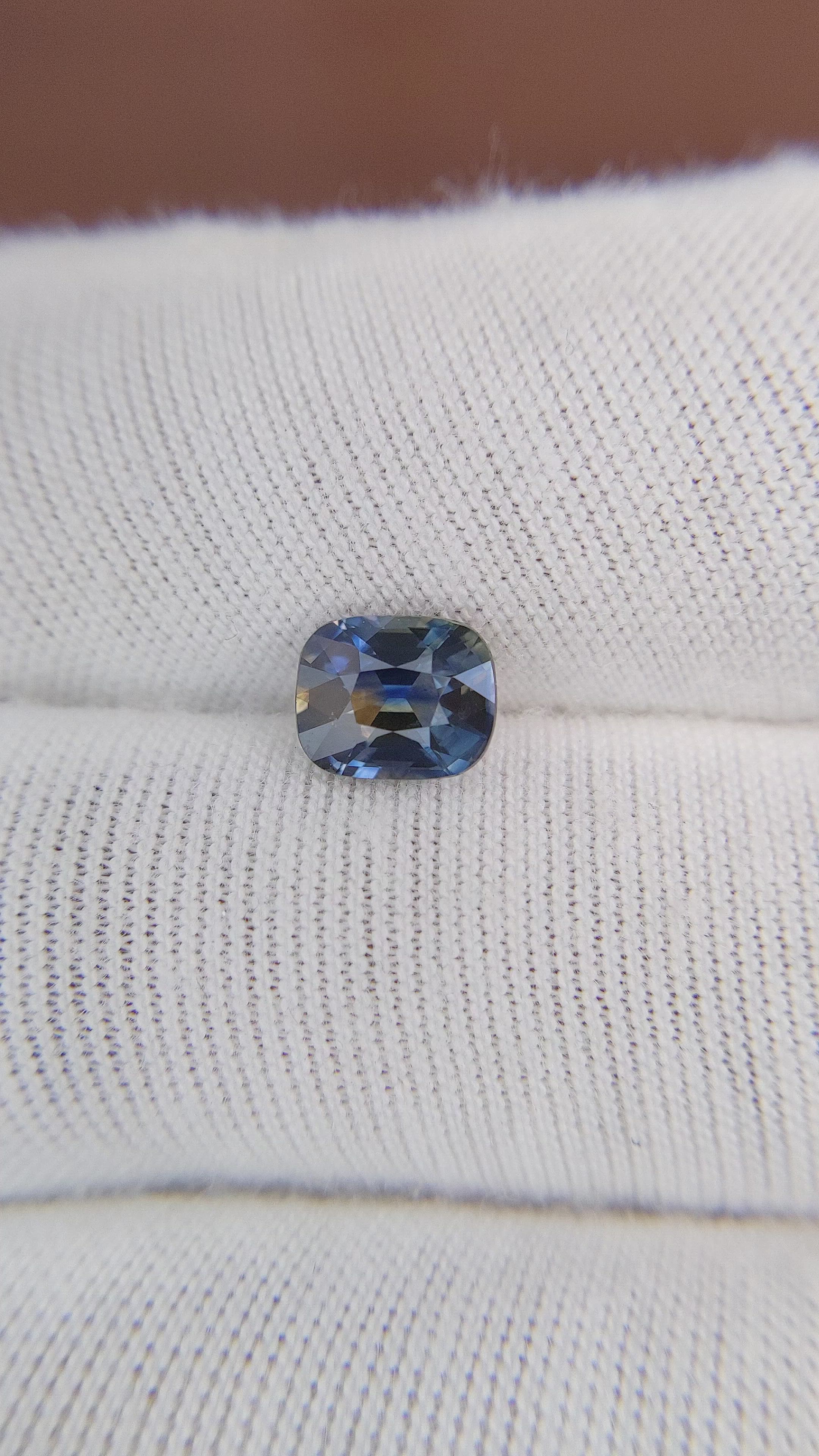 1.50 Ct. Bi Color Sapphire from Ceylon (Sri Lanka) Size Video