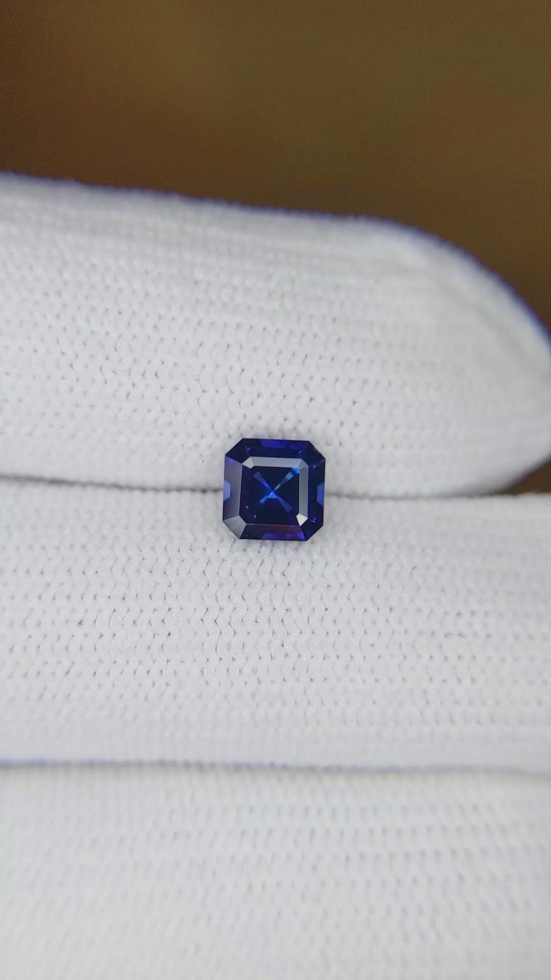 1.00 Ct. Blue Sapphire from Ceylon (Sri Lanka) Size Video