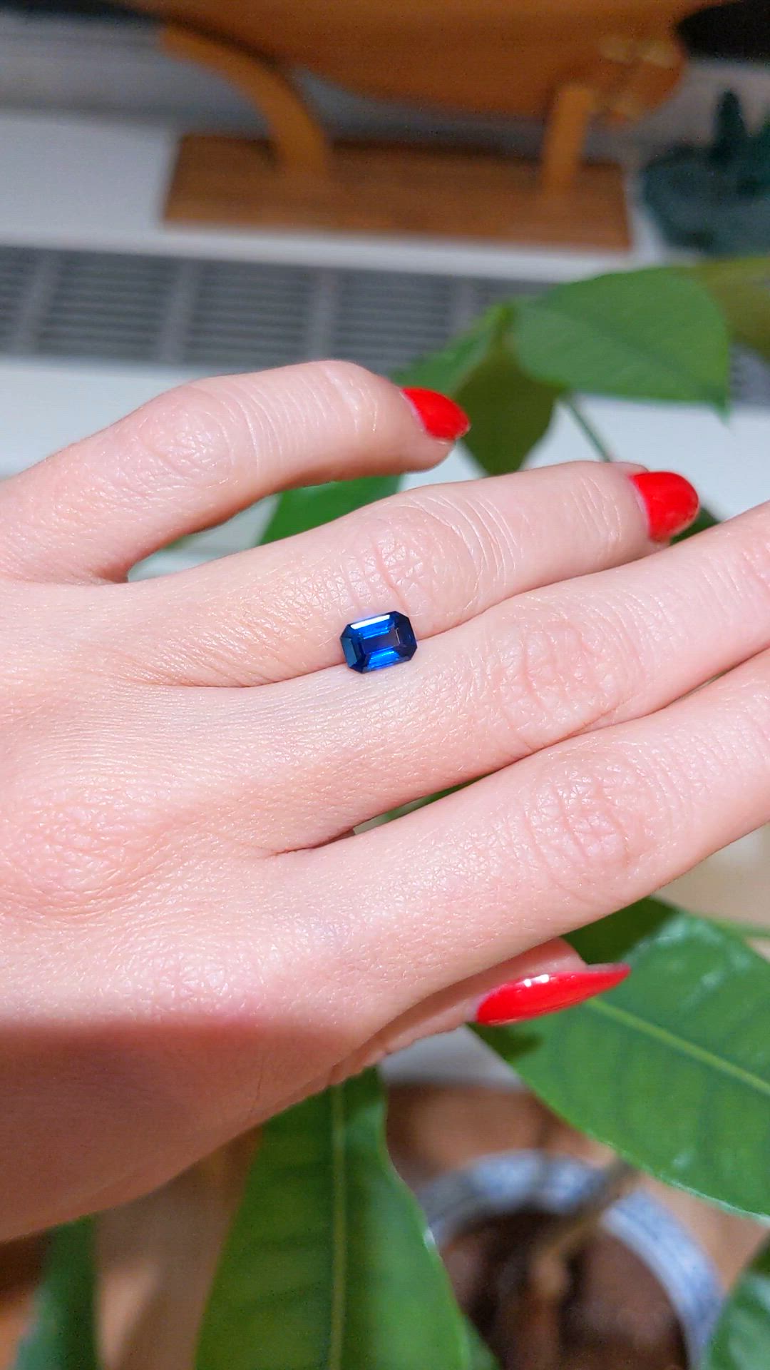 1.00 Ct. Blue Sapphire from Ceylon (Sri Lanka) Size Video