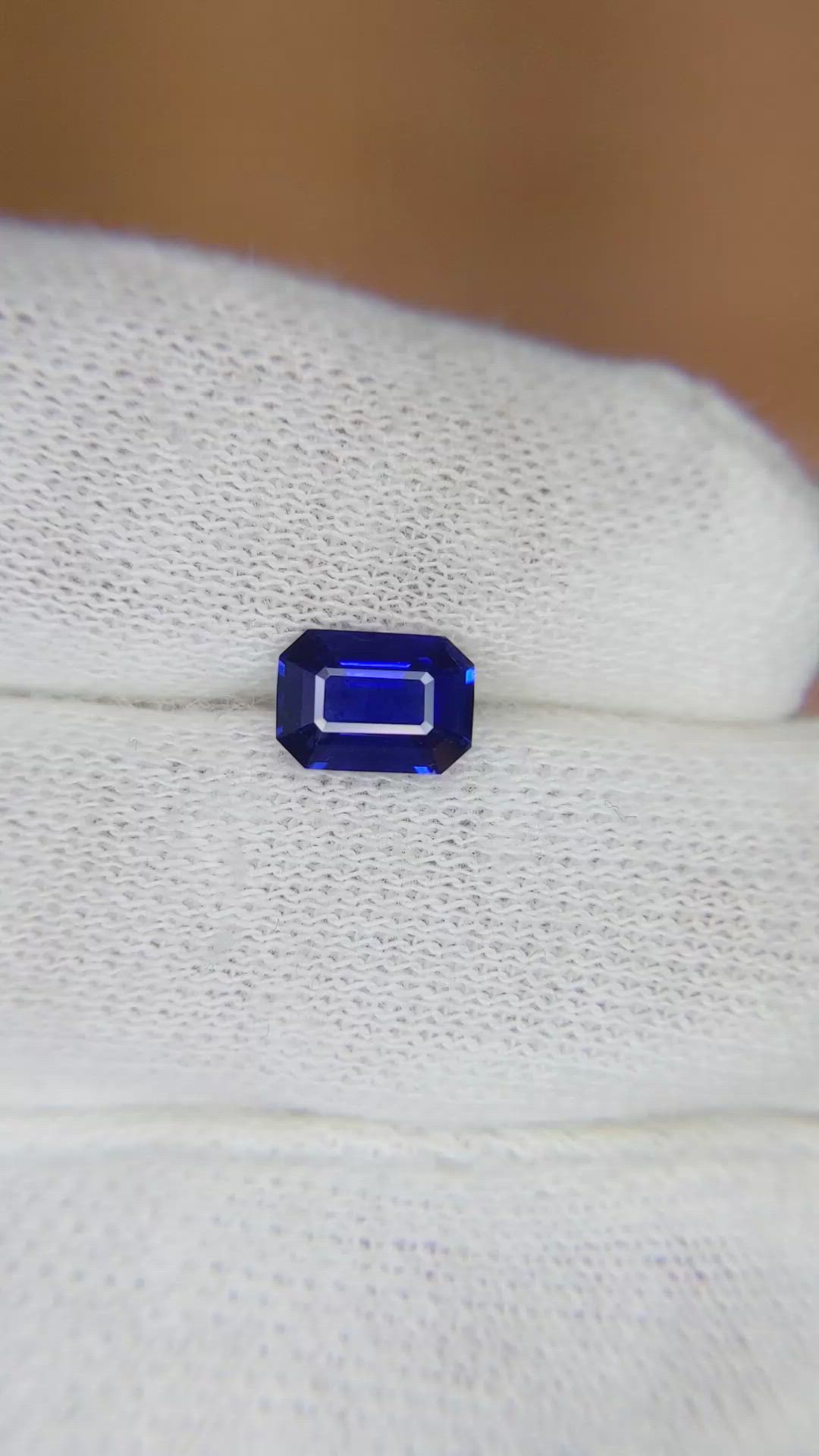 1.00 Ct. Blue Sapphire from Ceylon (Sri Lanka) Size Video