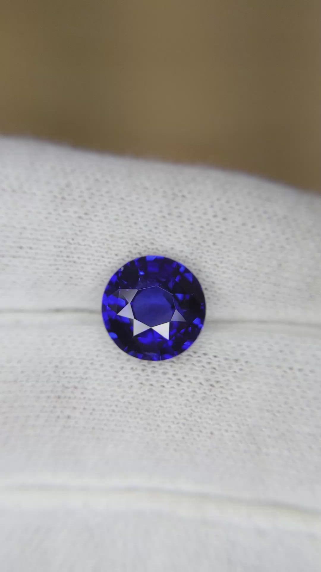 4.69 Ct. Blue Sapphire from Ceylon (Sri Lanka) Size Video
