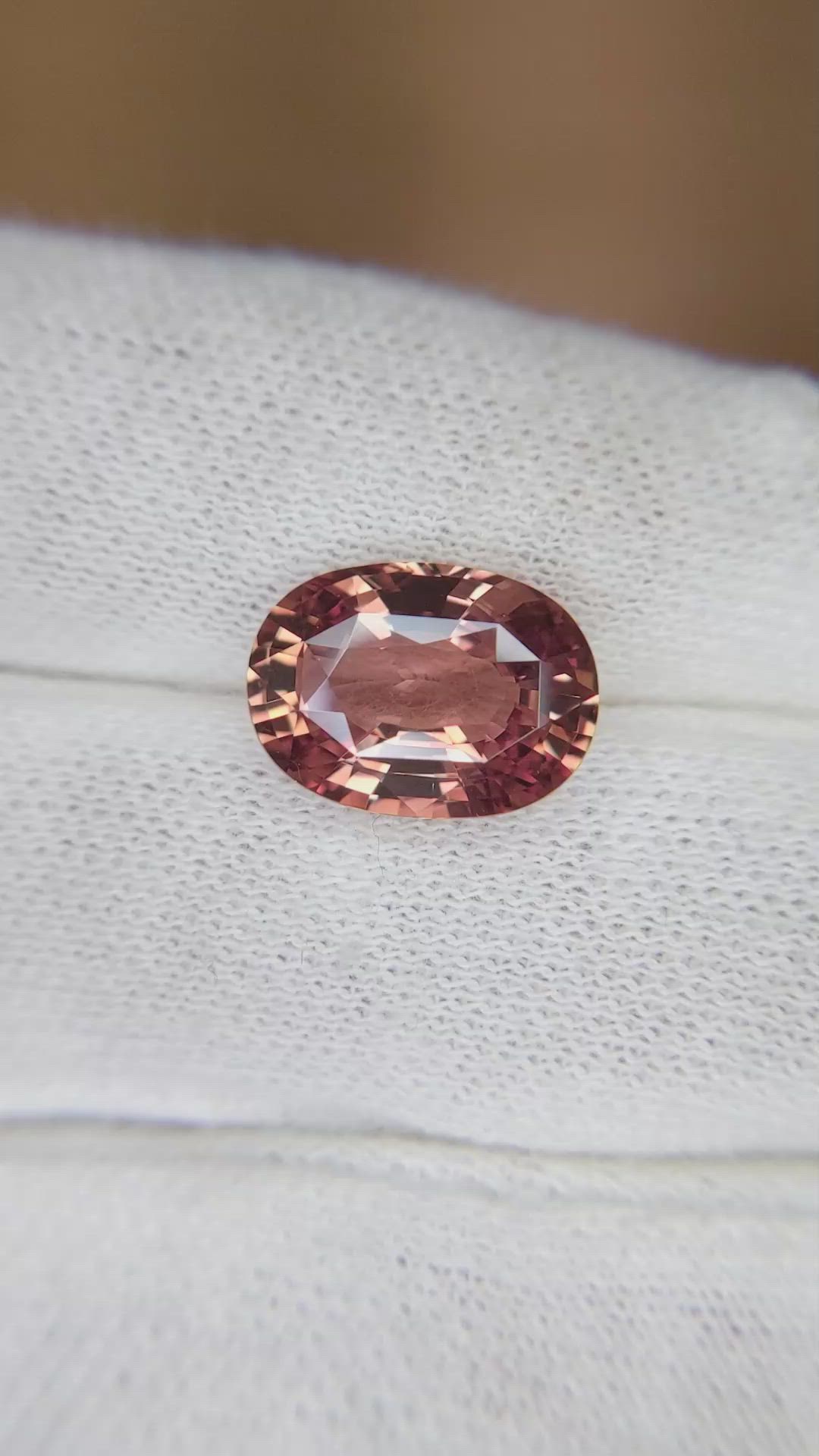 5.17 Ct. Padparadscha Sapphire from Ceylon (Sri Lanka) Size Video