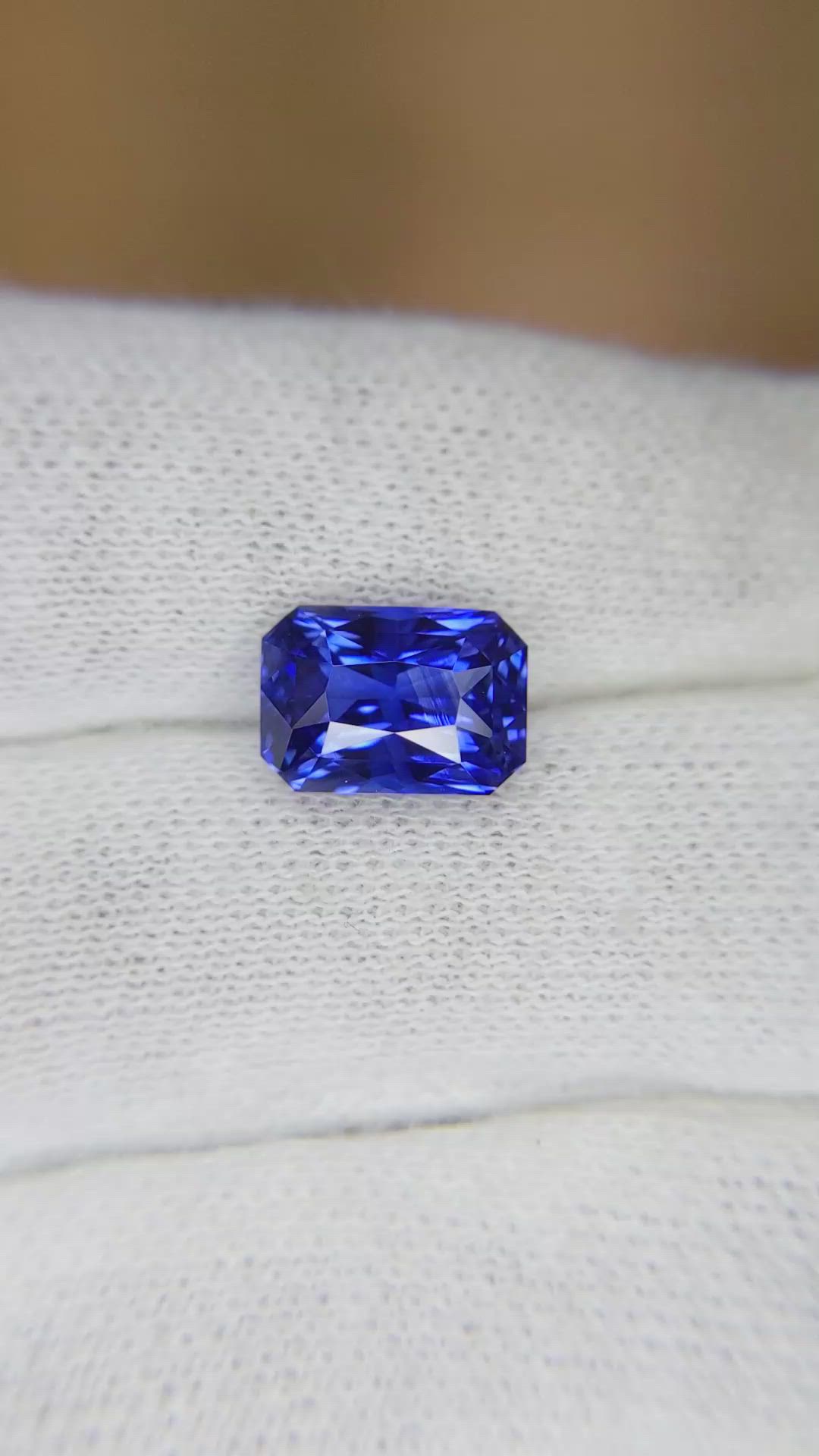4.05 Ct. Blue Sapphire from Ceylon (Sri Lanka) Size Video