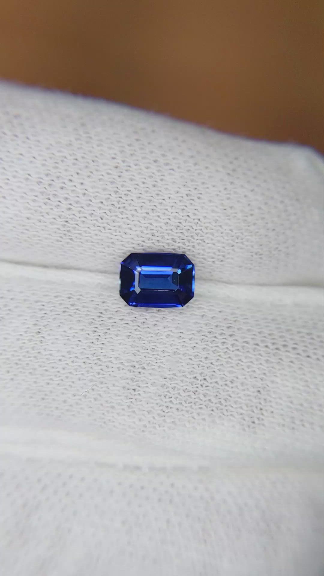 1.25 Ct. Blue Sapphire from Ceylon (Sri Lanka) Size Video