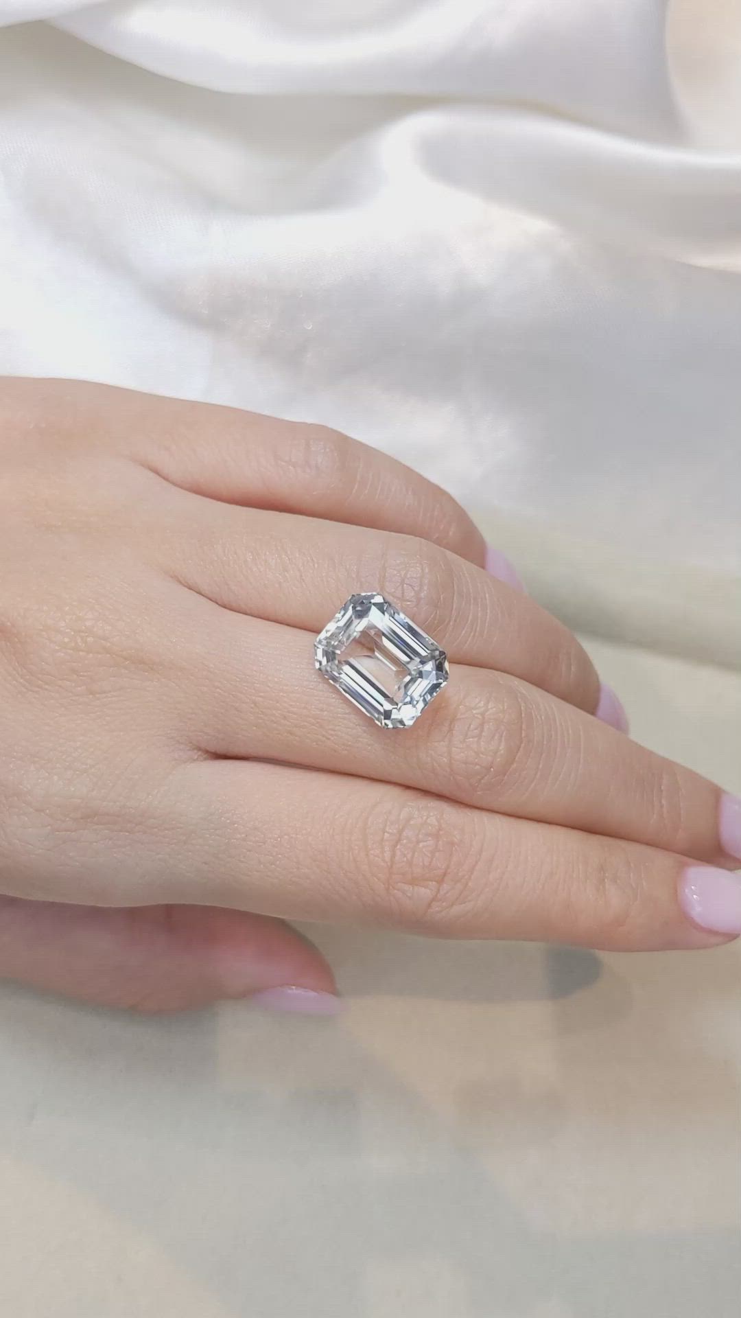 16.48 Ct. White Sapphire from Ceylon (Sri Lanka) Size Video