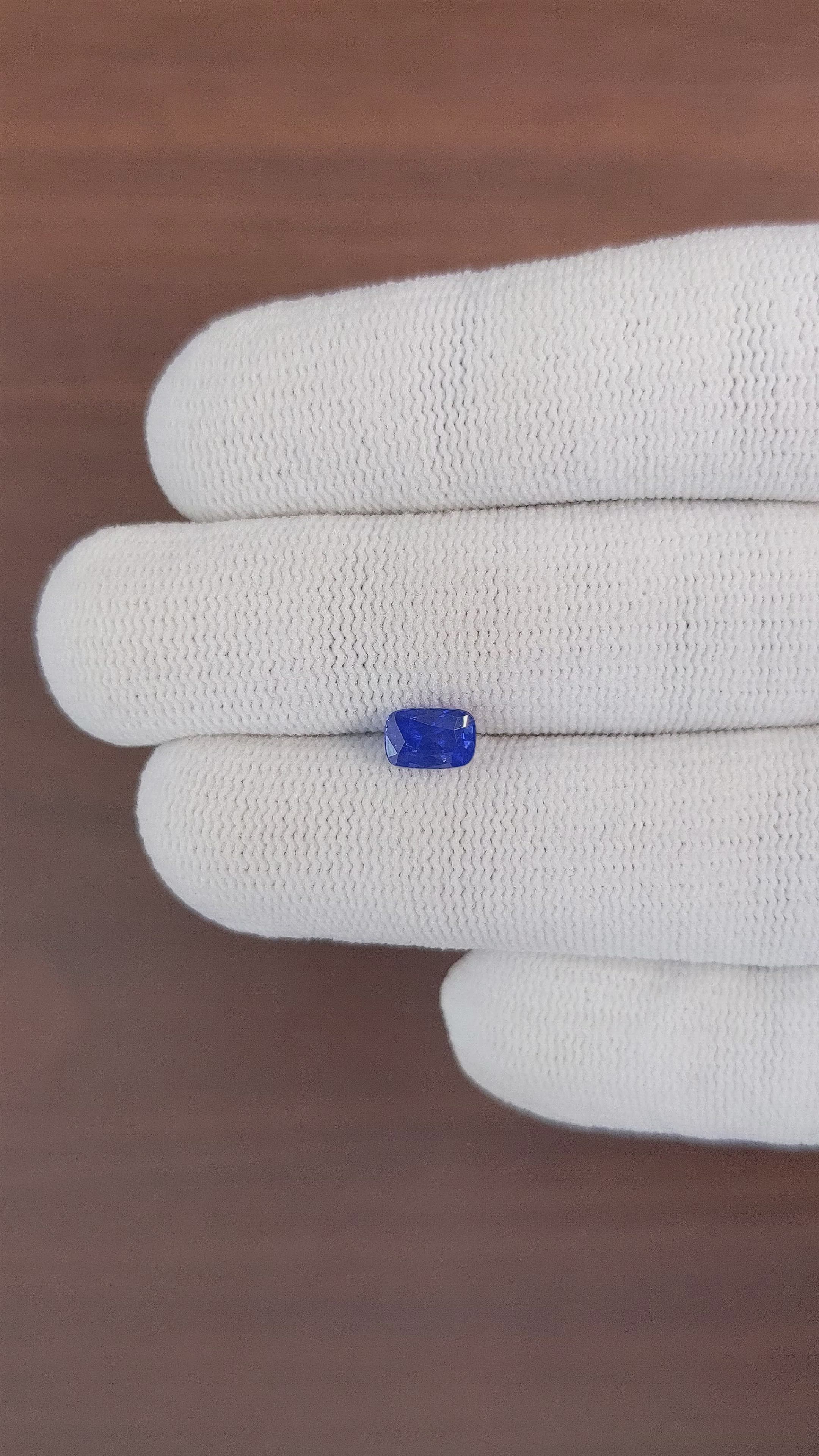 1.03 Ct. Blue Sapphire from Ceylon (Sri Lanka) Size Video