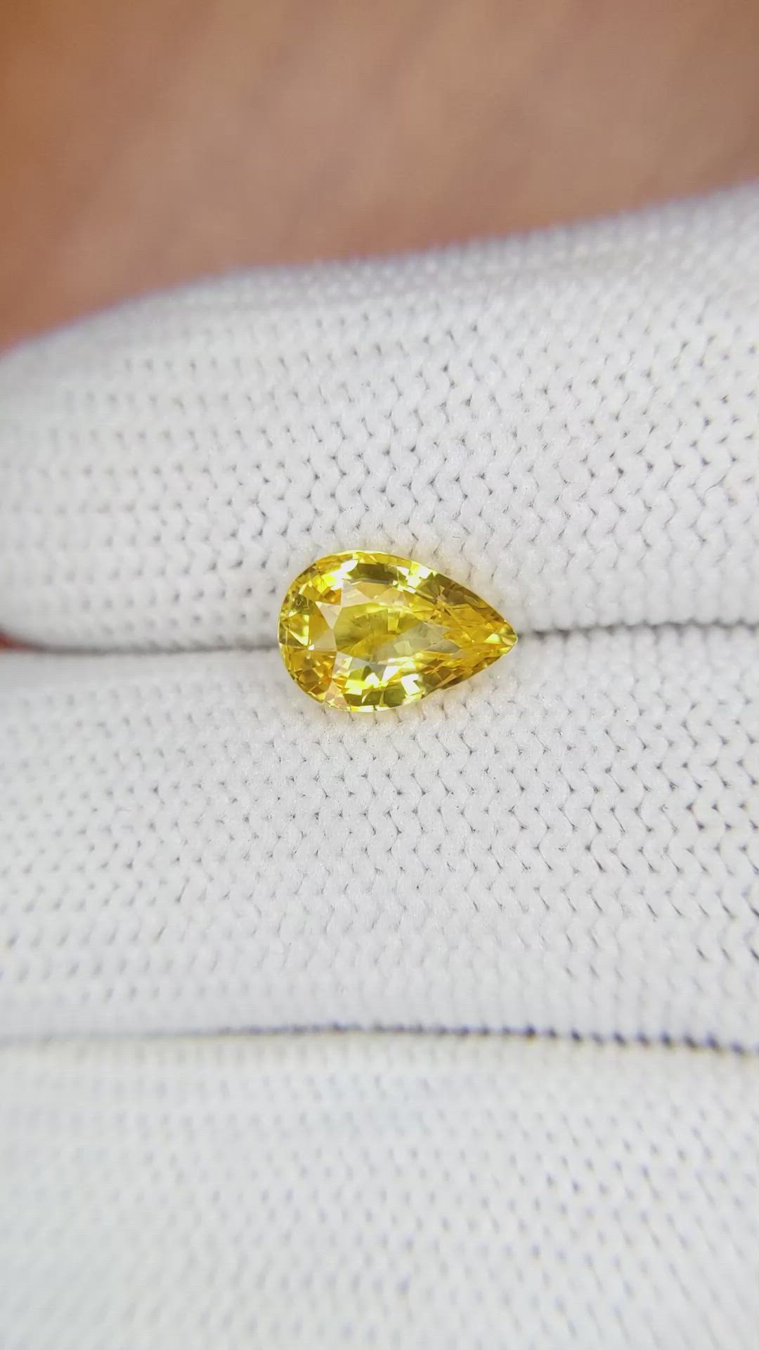 2.11 Ct. Yellow Sapphire from Ceylon (Sri Lanka) Size Video