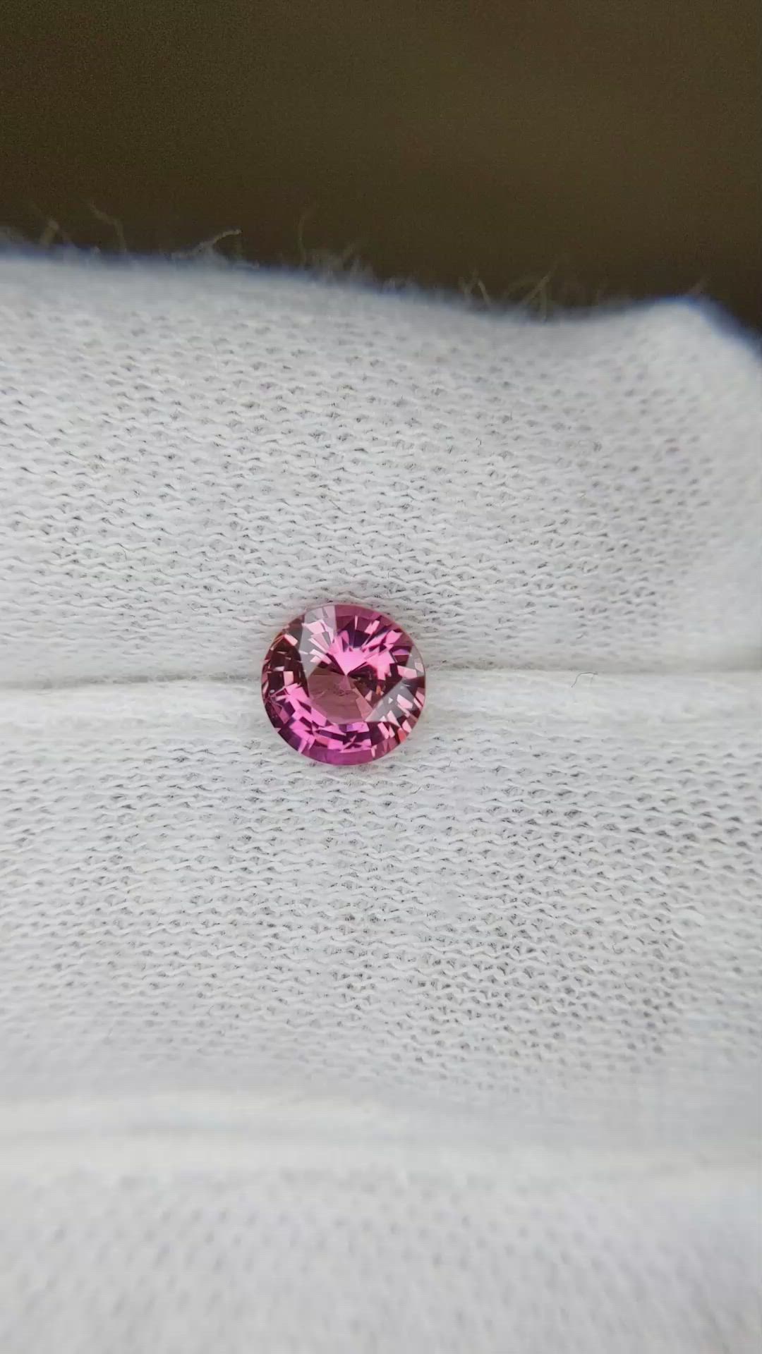 1.14 Ct. Padparadscha Sapphire from Ceylon (Sri Lanka) Size Video