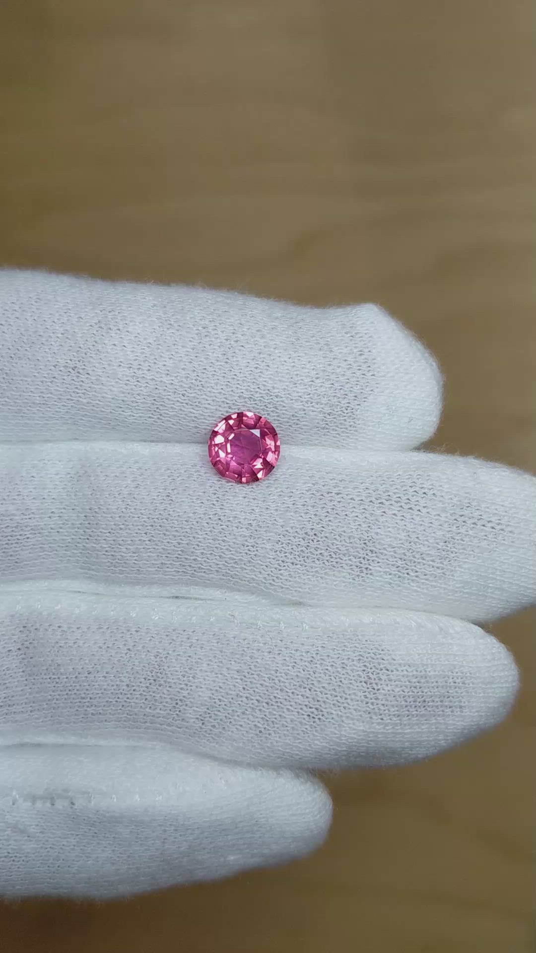 1.46 Ct. Padparadscha Sapphire from Ceylon (Sri Lanka) Size Video