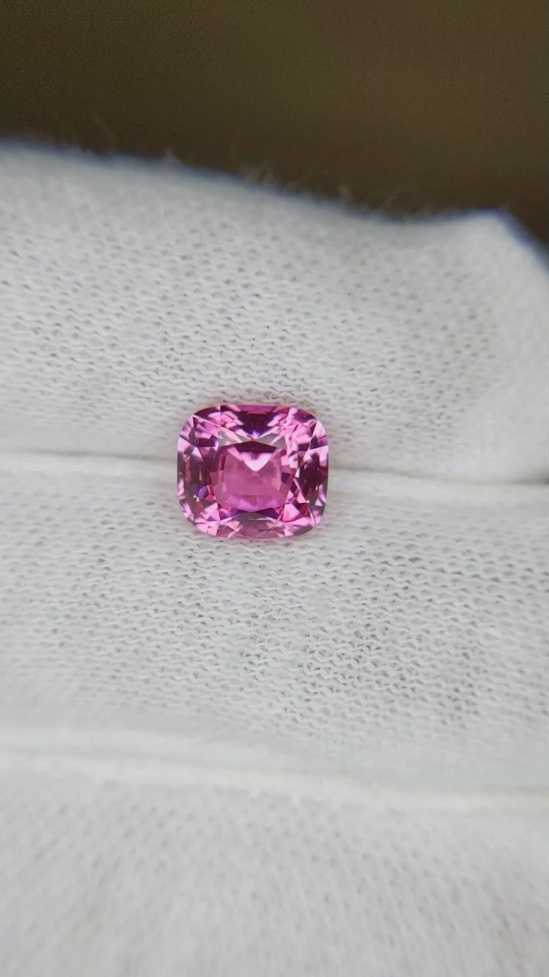 3.16 Ct. Padparadscha Sapphire from Ceylon (Sri Lanka) Size Video