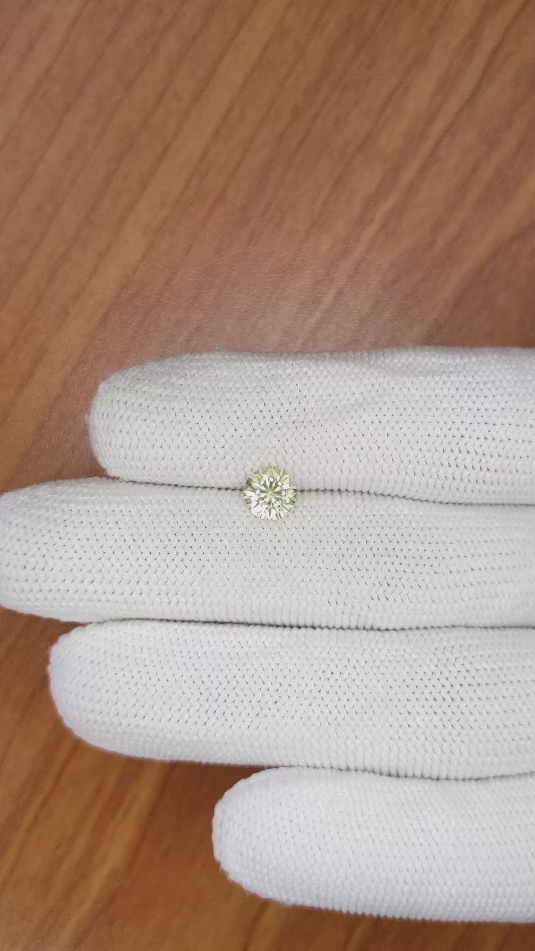 1.03 Ct. Greenish Yellow Sapphire from Ceylon (Sri Lanka) Size Video