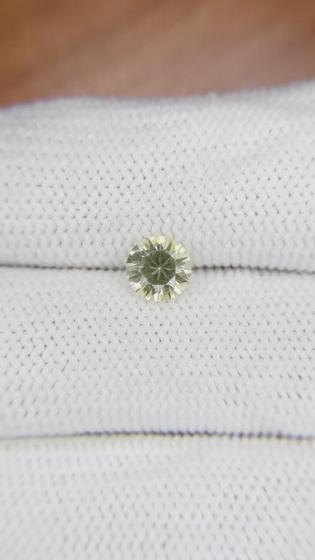 1.03 Ct. Greenish Yellow Sapphire from Ceylon (Sri Lanka) Size Video