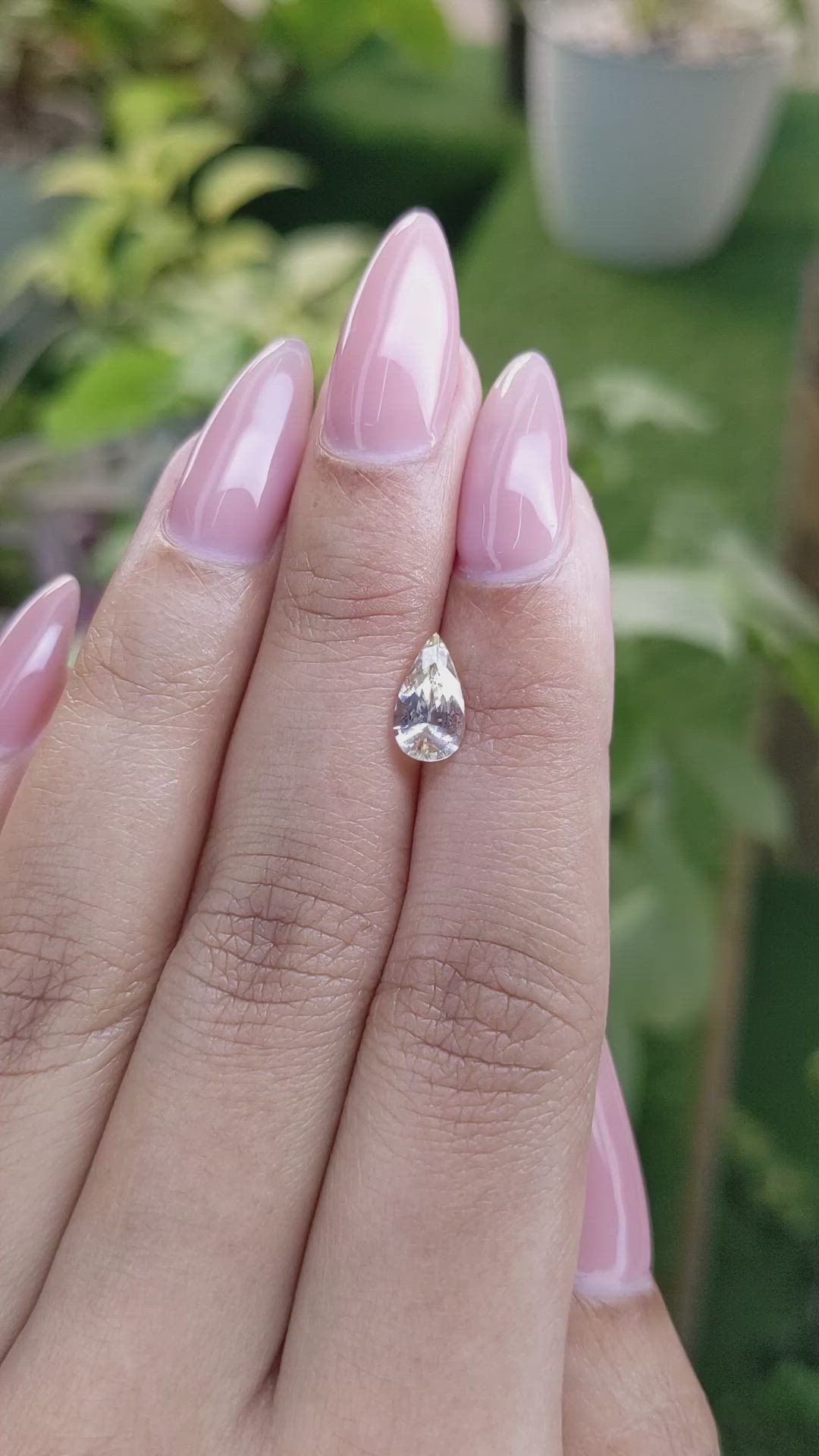 1.14 Ct. Bi Color Sapphire from Ceylon (Sri Lanka) Size Video