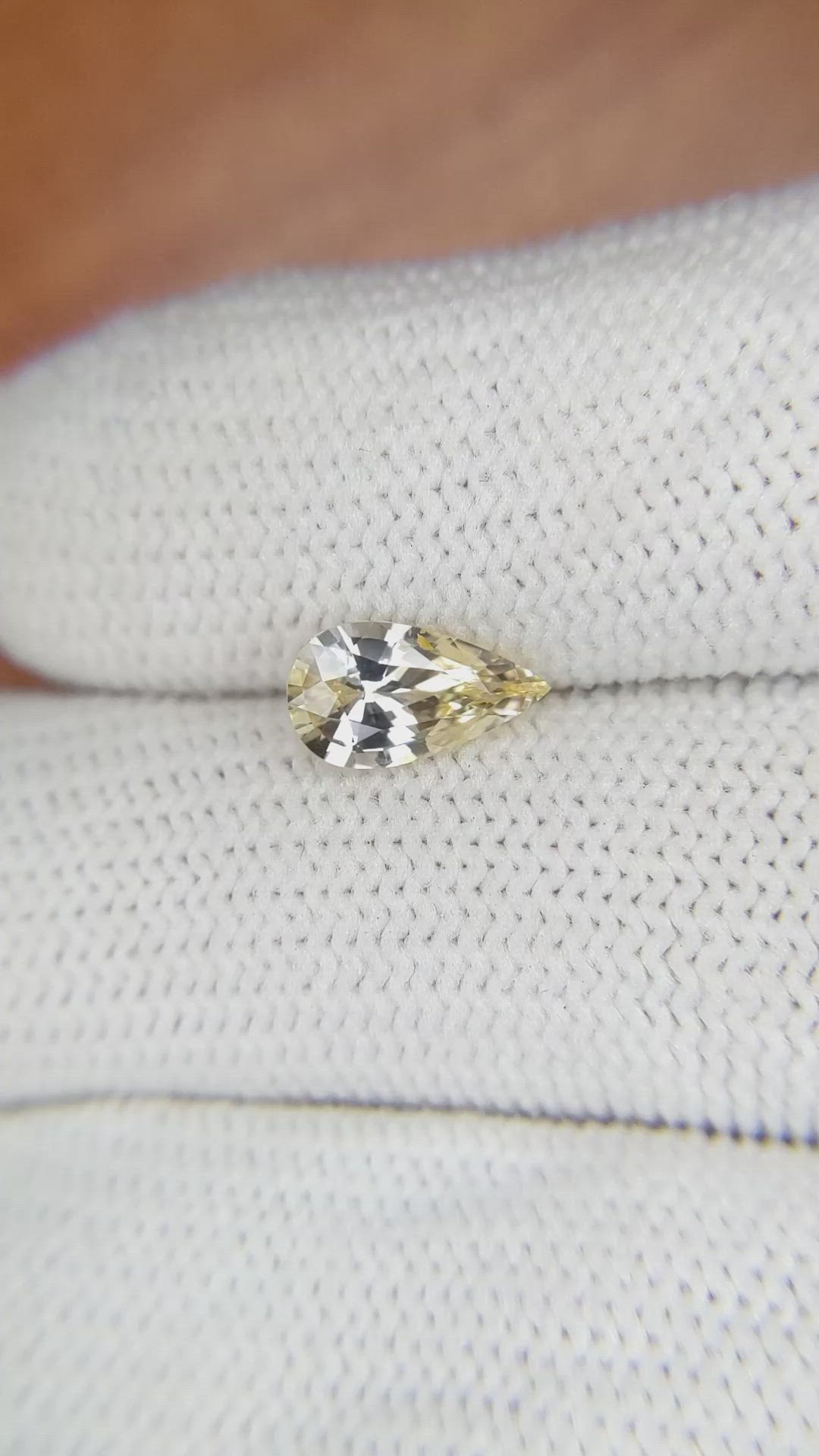 1.14 Ct. Bi Color Sapphire from Ceylon (Sri Lanka) Size Video