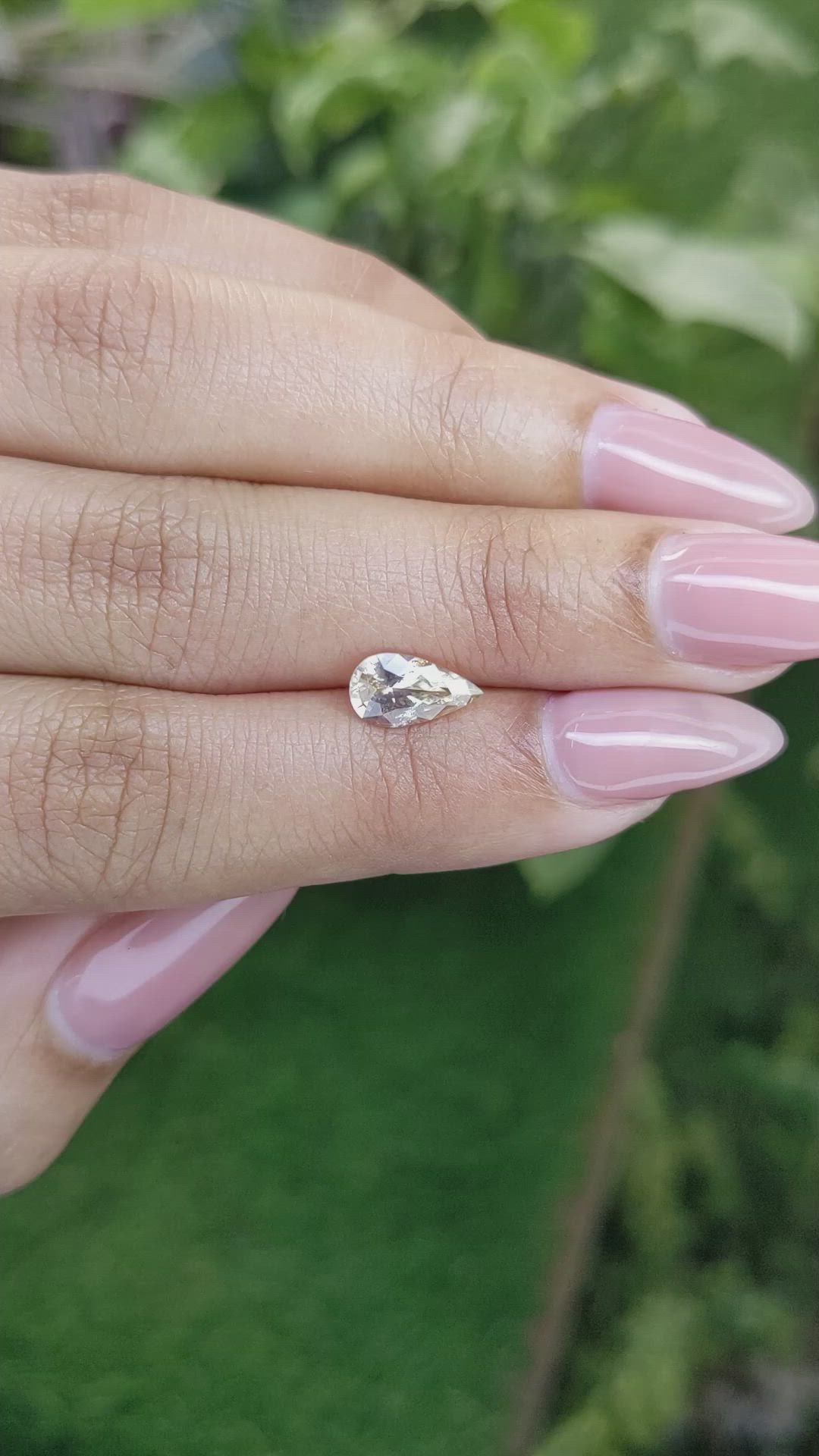 1.14 Ct. Bi Color Sapphire from Ceylon (Sri Lanka) Size Video