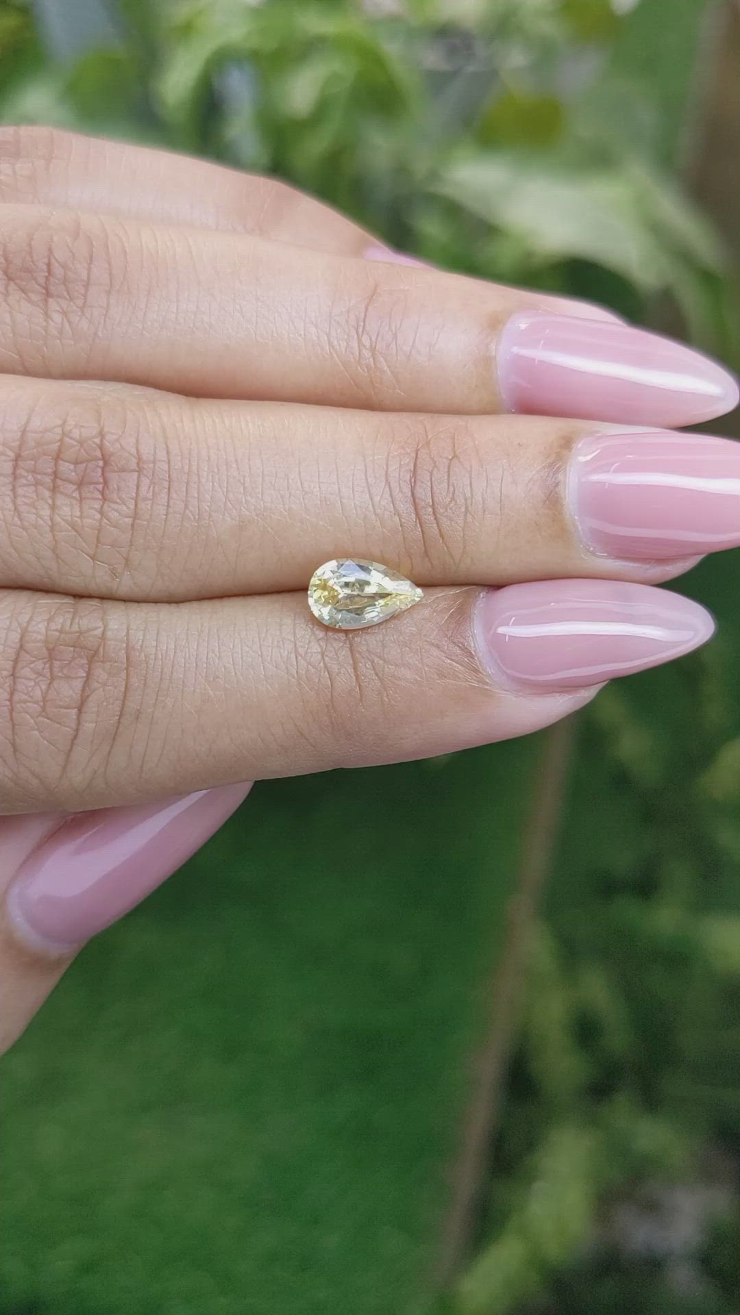 1.11 Ct. Yellow Sapphire from Ceylon (Sri Lanka) Size Video