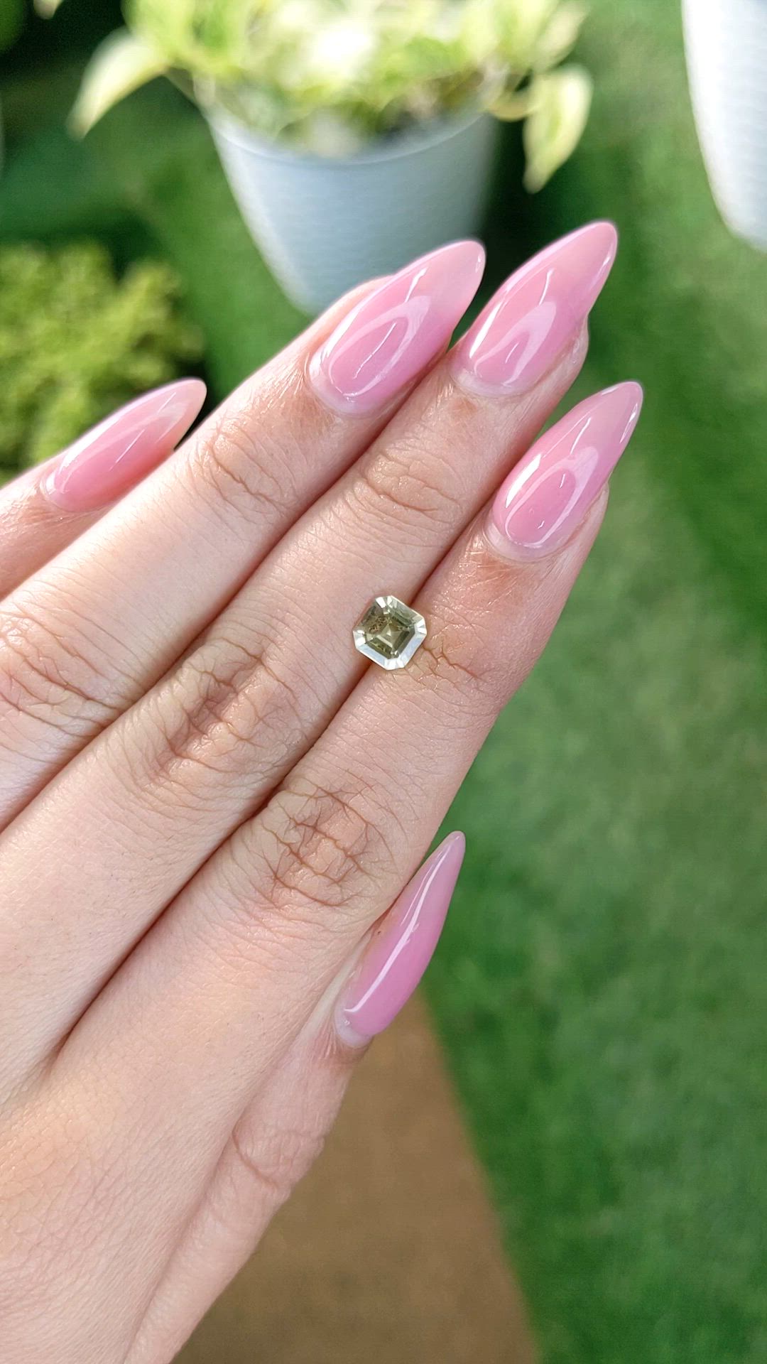 1.03 Ct. Bi Color Sapphire from Ceylon (Sri Lanka) Size Video