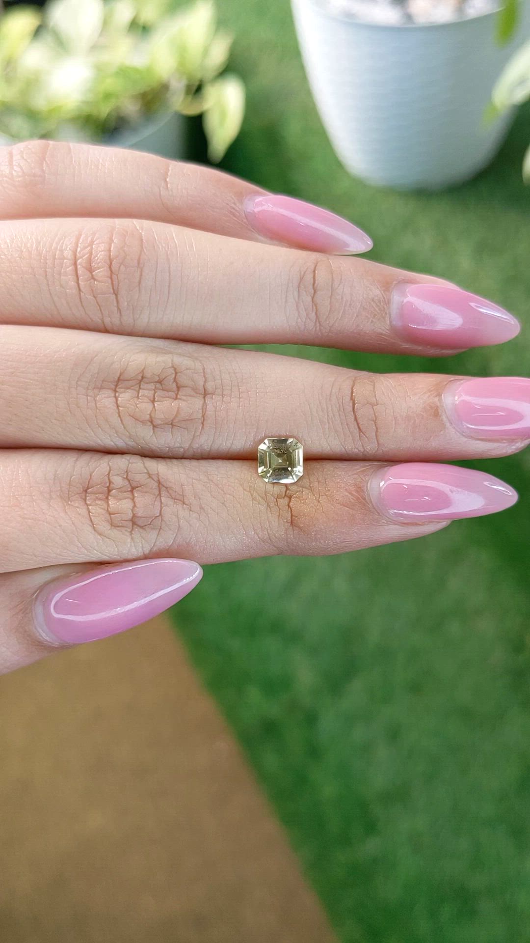 1.03 Ct. Bi Color Sapphire from Ceylon (Sri Lanka) Size Video