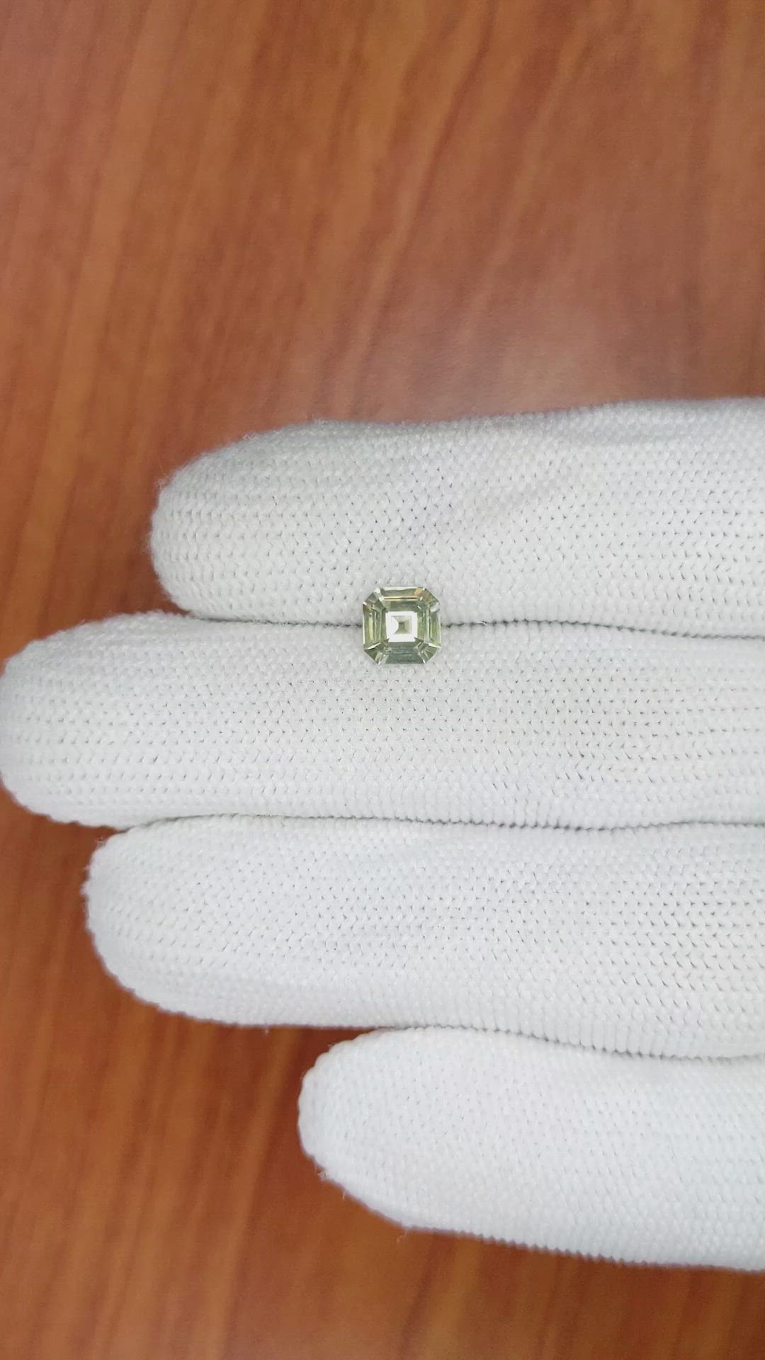 1.03 Ct. Bi Color Sapphire from Ceylon (Sri Lanka) Size Video