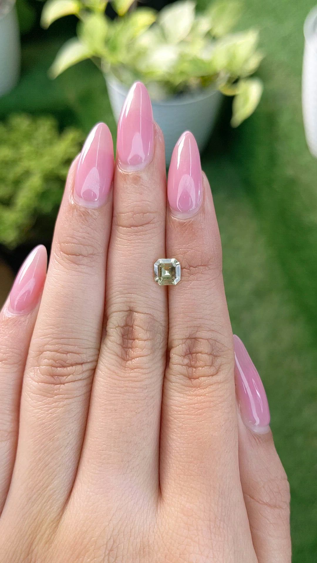 1.03 Ct. Bi Color Sapphire from Ceylon (Sri Lanka) Size Video