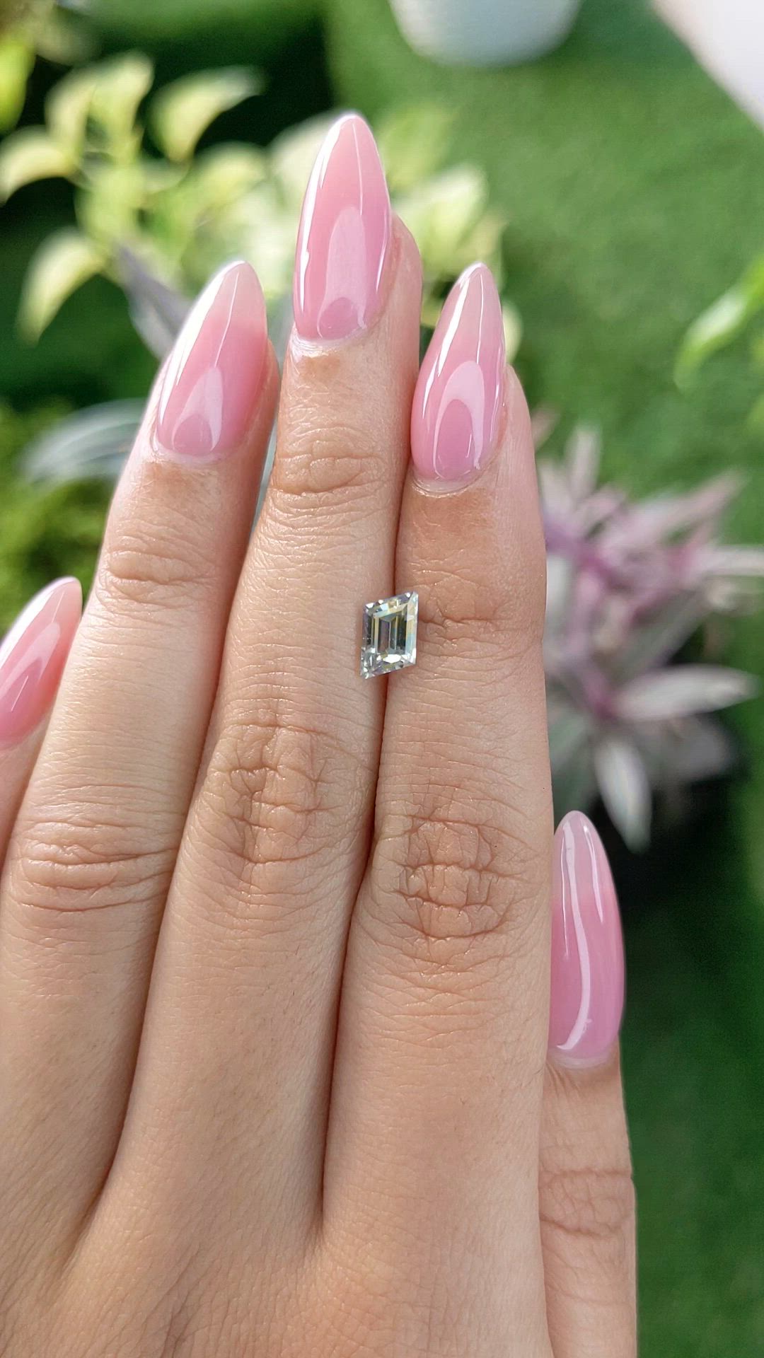 1.04 Ct. Bi Color Sapphire from Ceylon (Sri Lanka) Size Video