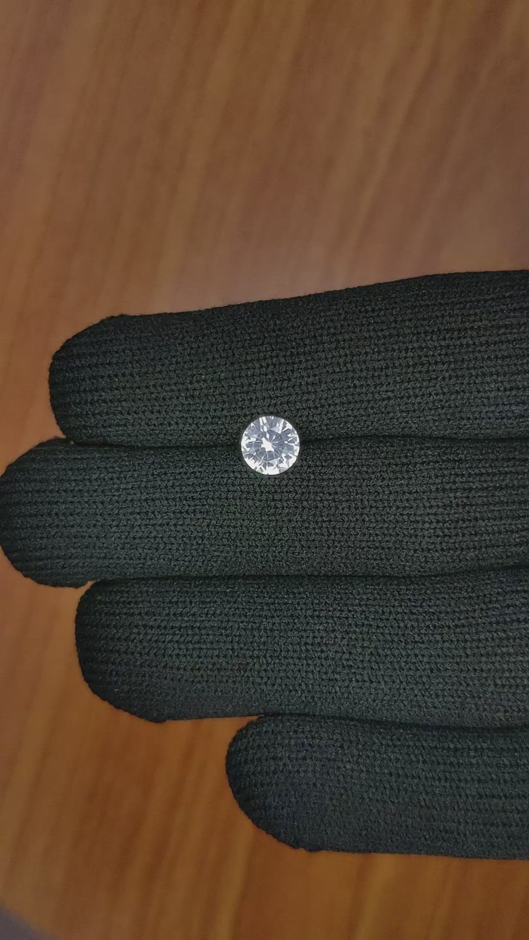 1.05 Ct. White Sapphire from Ceylon (Sri Lanka) Size Video