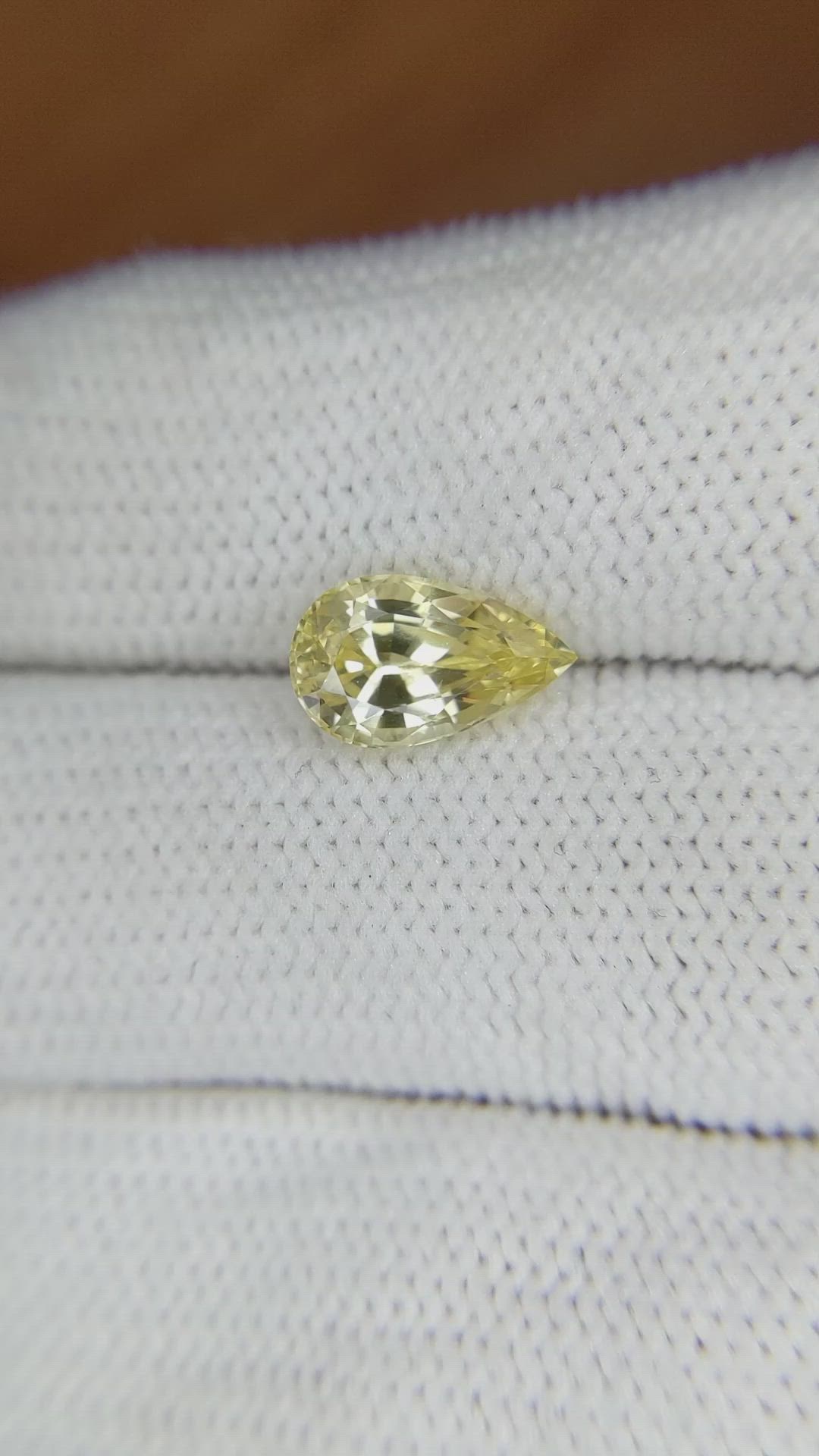 2.22 Ct. Yellow Sapphire from Ceylon (Sri Lanka) Size Video