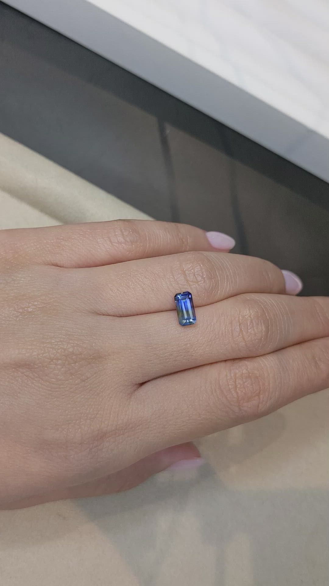 1.42 Ct. Bi Color Sapphire from Ceylon (Sri Lanka) Size Video