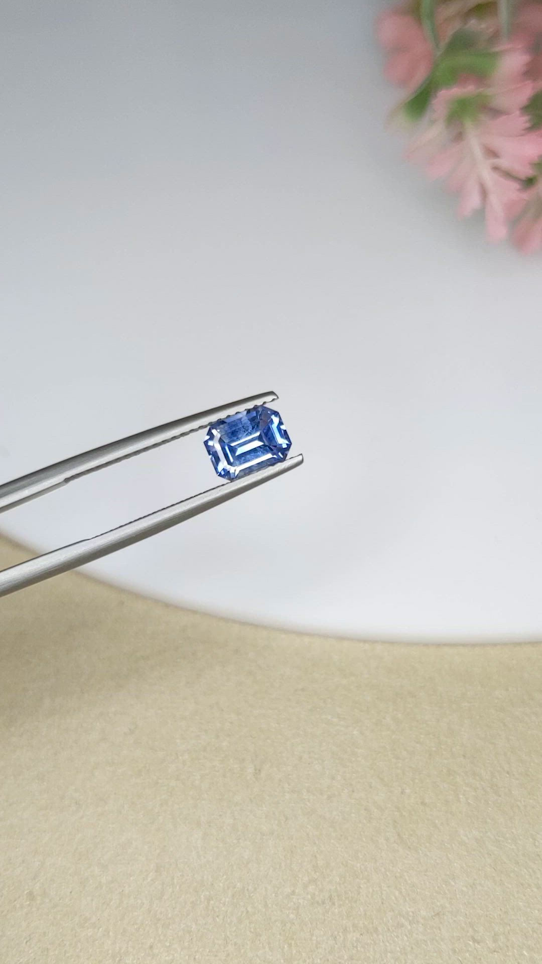 1.63 Ct. Bi Color Sapphire from Ceylon (Sri Lanka) Size Video