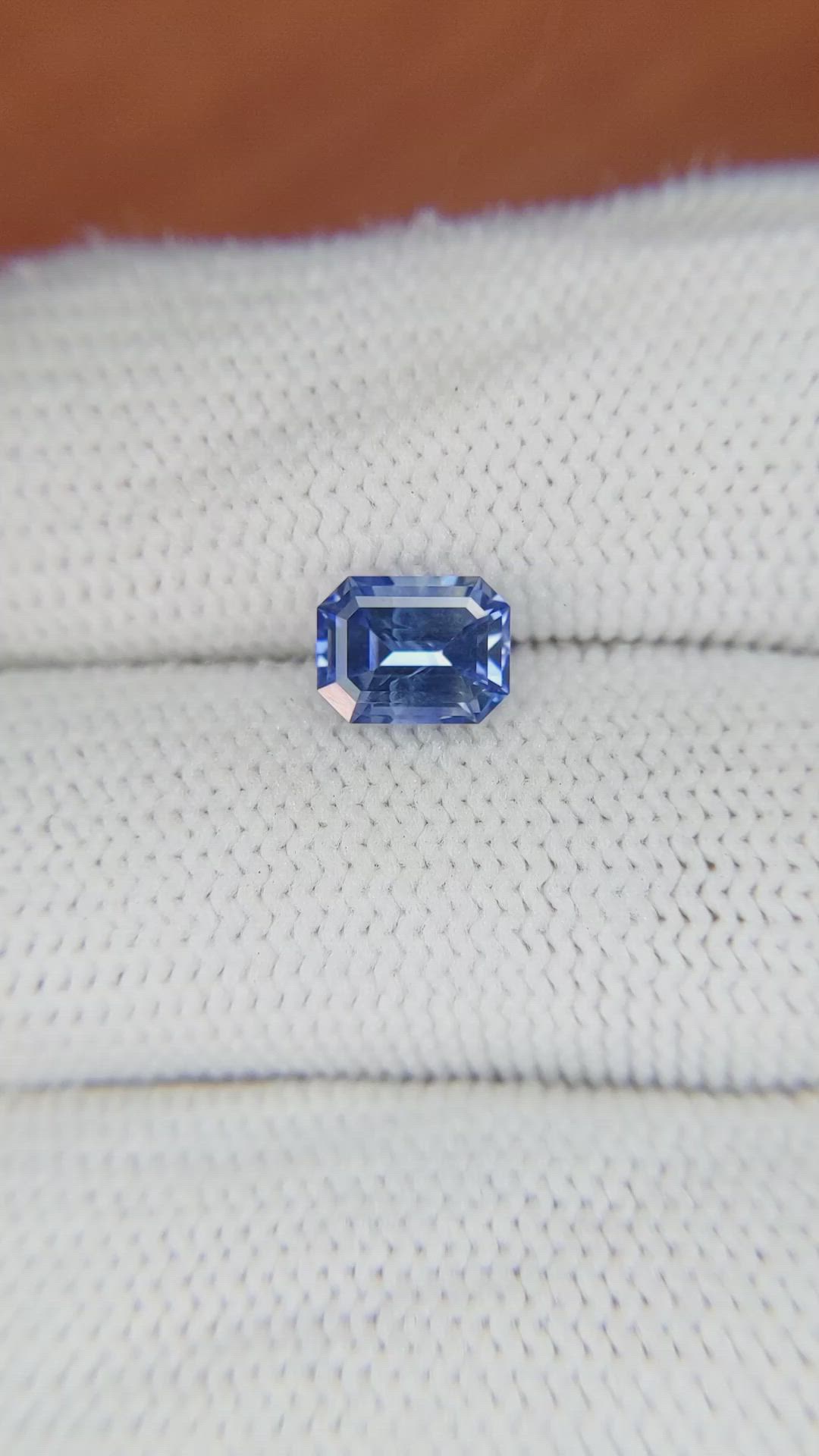 1.63 Ct. Bi Color Sapphire from Ceylon (Sri Lanka) Size Video
