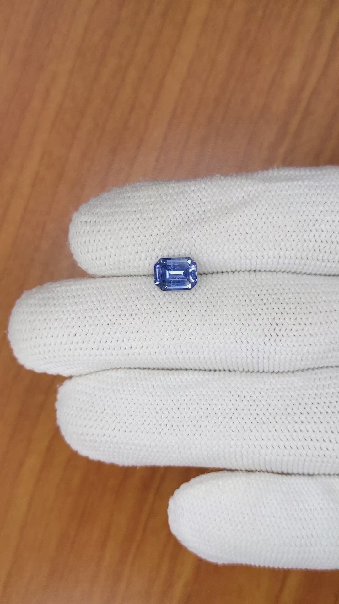 1.63 Ct. Bi Color Sapphire from Ceylon (Sri Lanka) Size Video