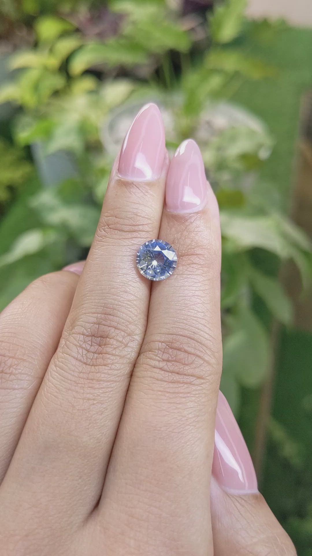 2.65 Ct. Bi Color Sapphire from Ceylon (Sri Lanka) Size Video