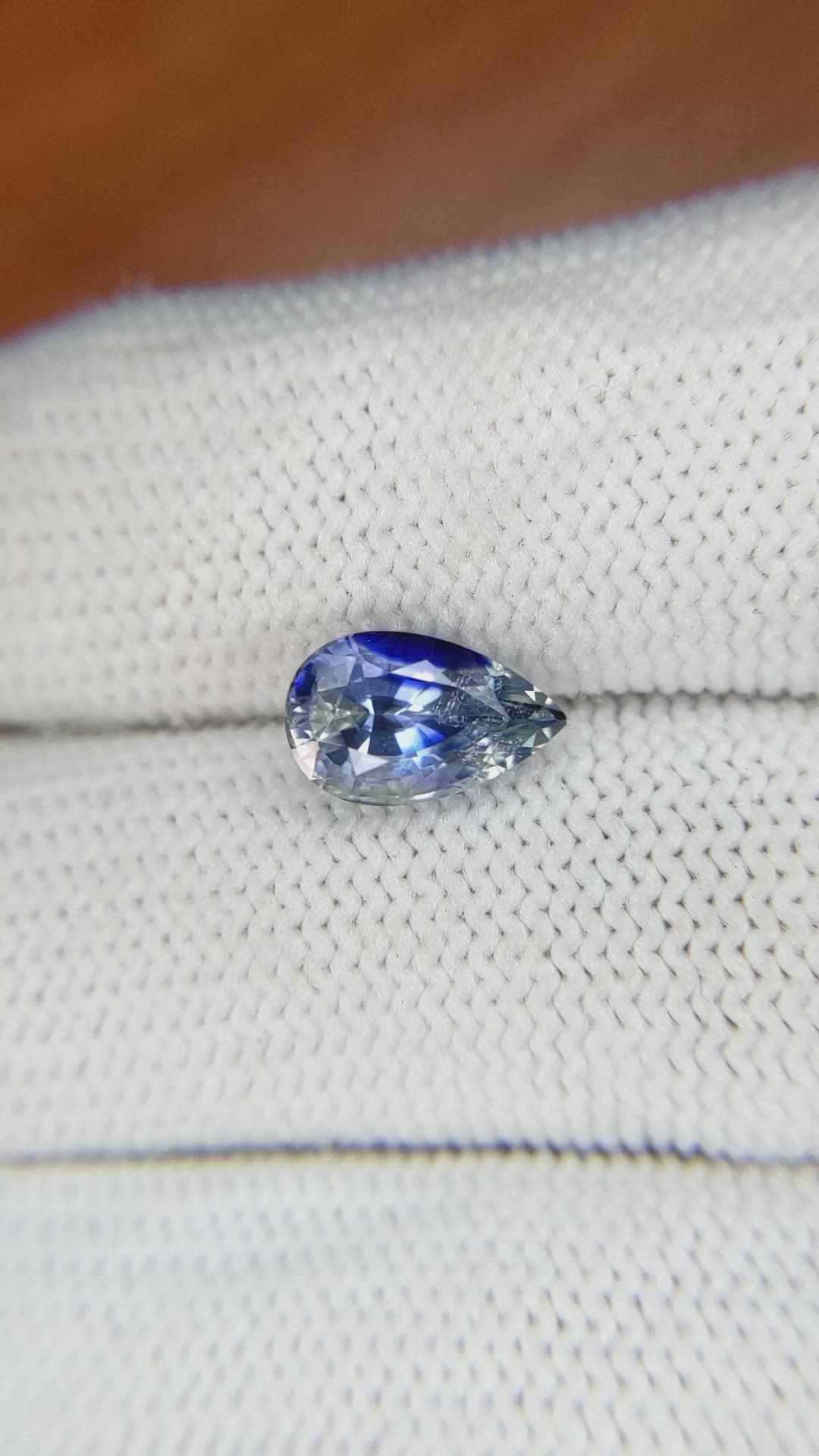 2.57 Ct. Bi Color Sapphire from Ceylon (Sri Lanka) Size Video