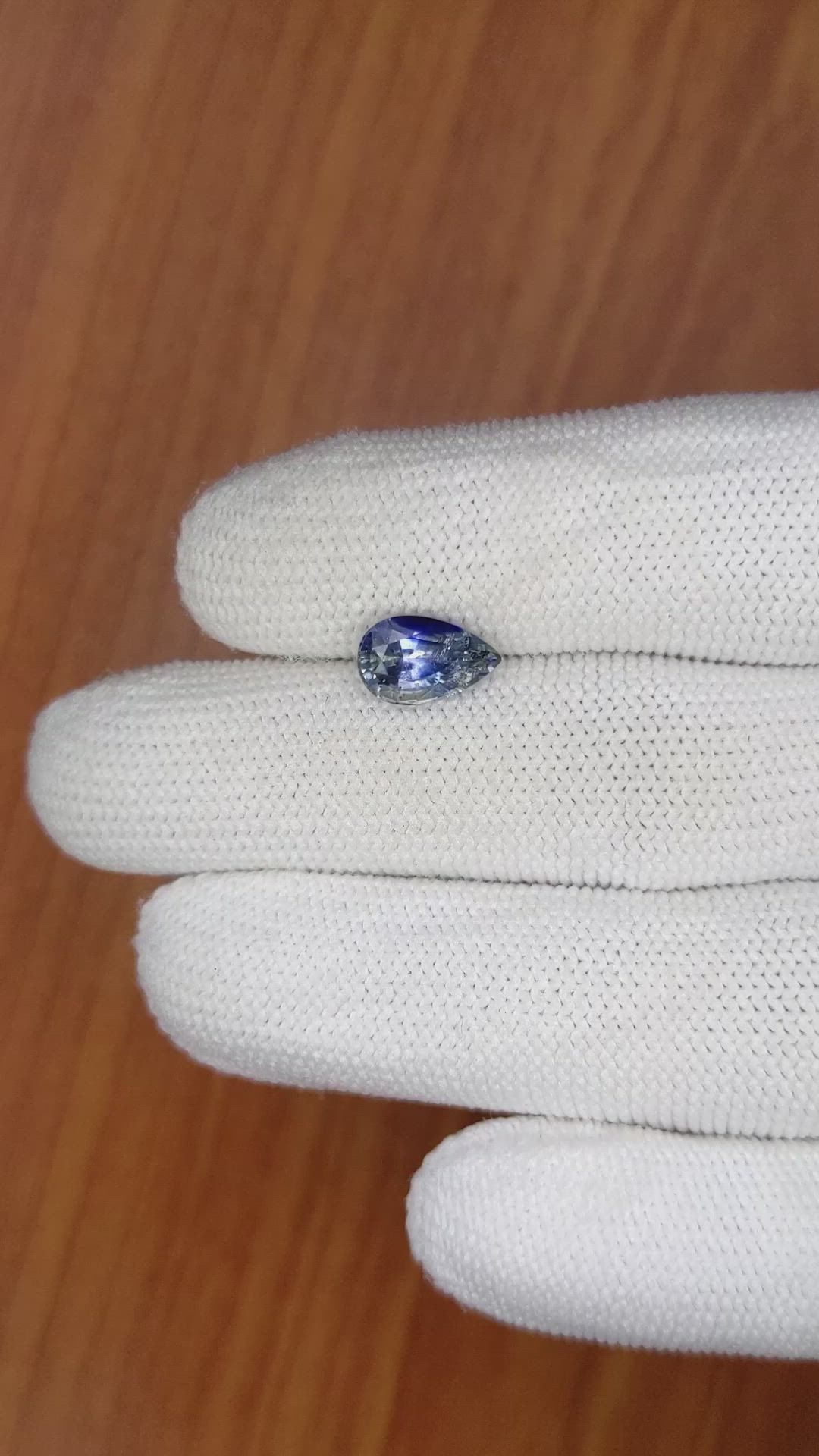 2.57 Ct. Bi Color Sapphire from Ceylon (Sri Lanka) Size Video