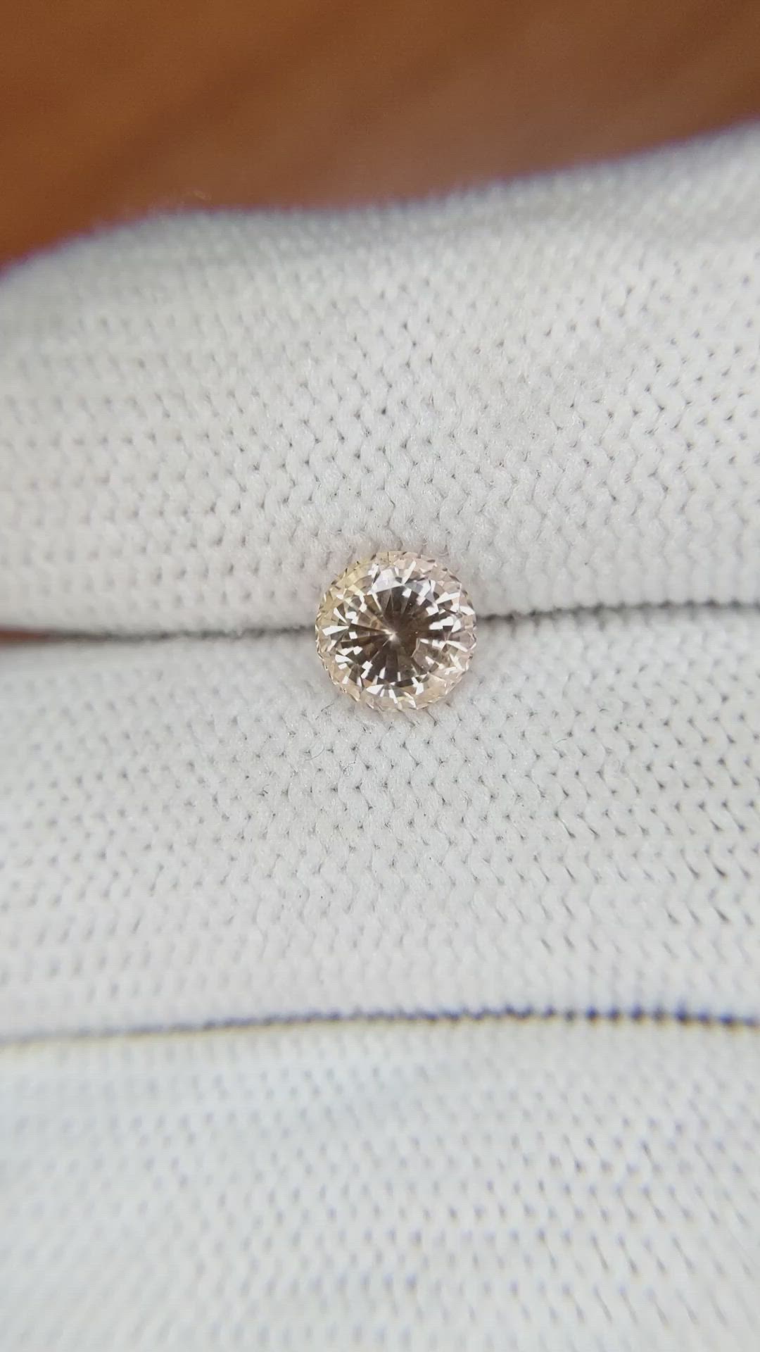 1.35 Ct. Padparadscha Sapphire from Ceylon (Sri Lanka) Size Video