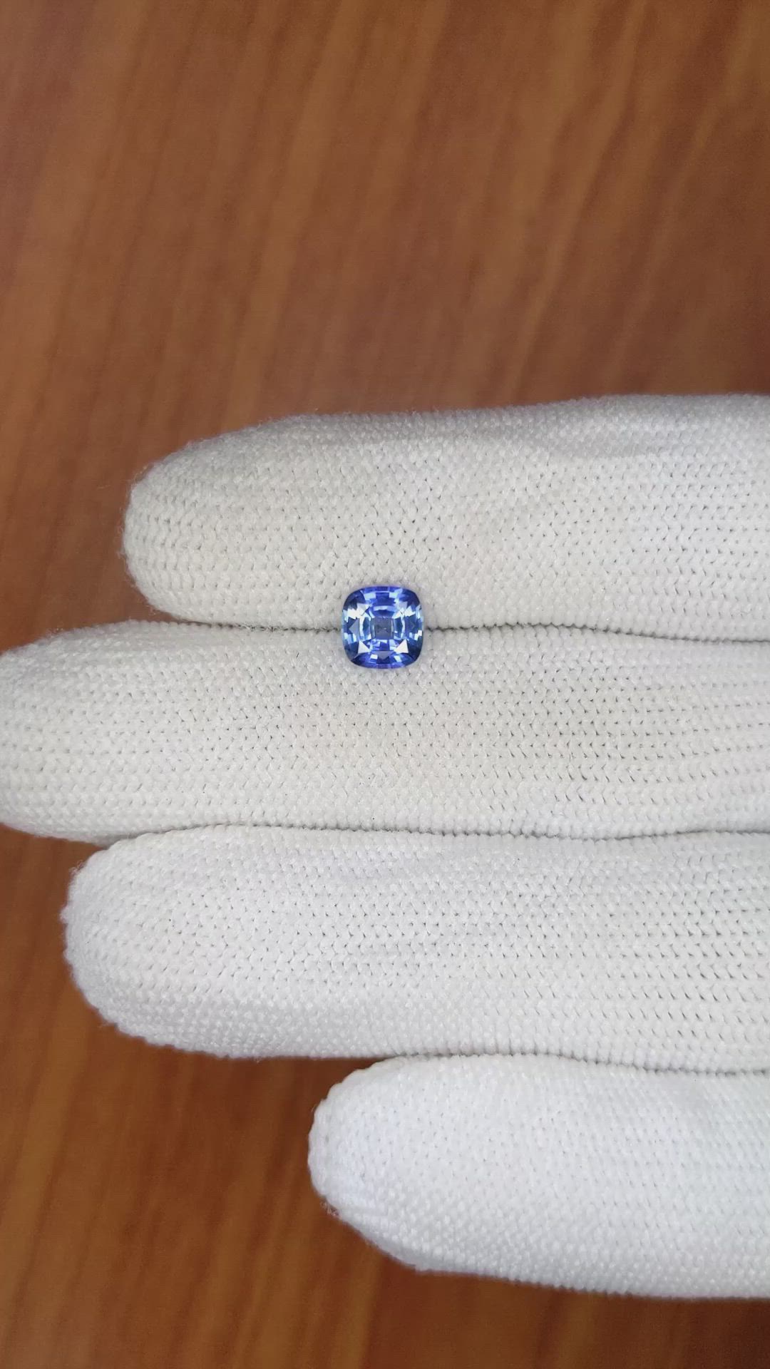 1.07 Ct. Blue Sapphire from Ceylon (Sri Lanka) Size Video