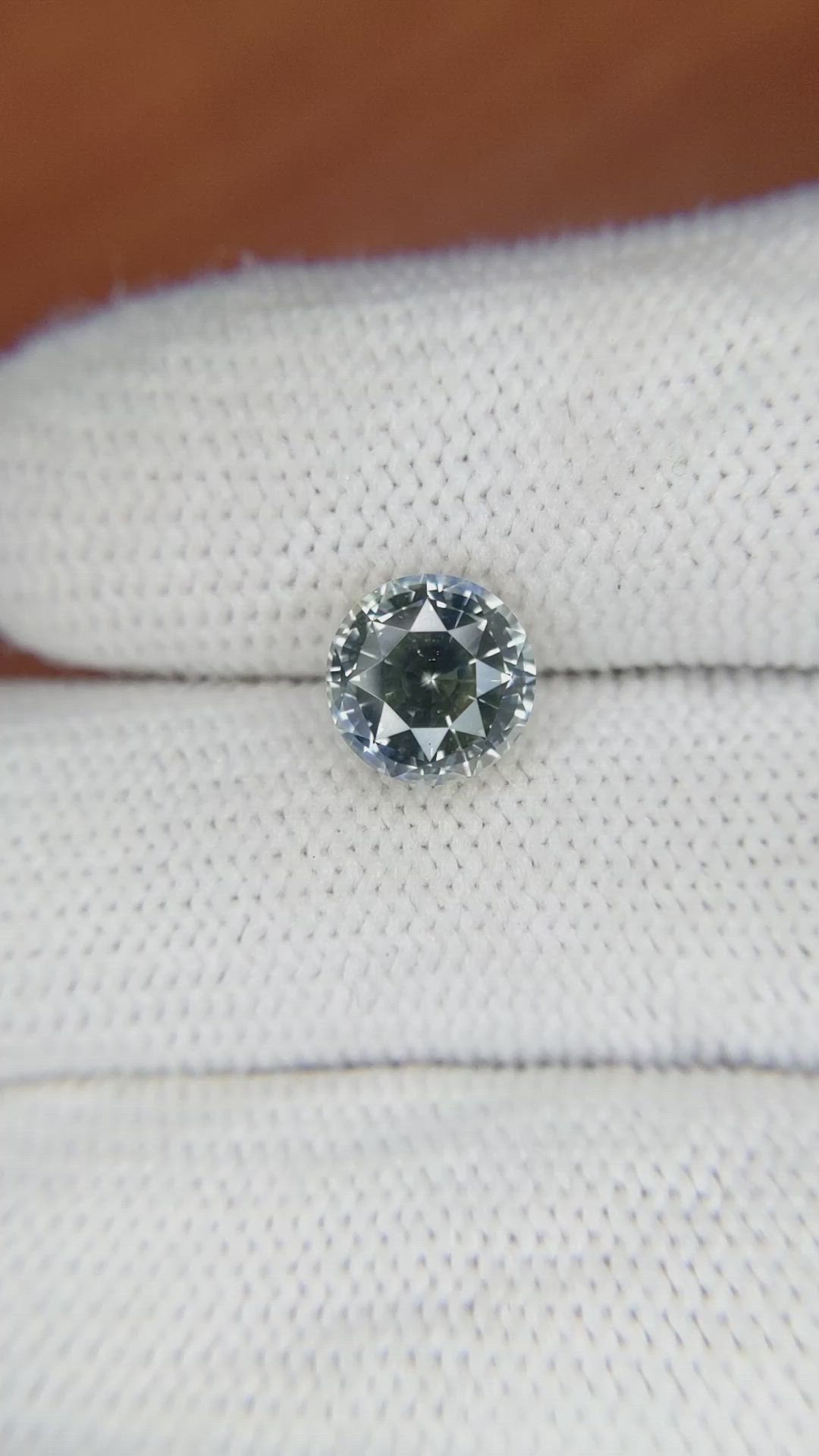 3.16 Ct. Bi Color Sapphire from Ceylon (Sri Lanka) Size Video