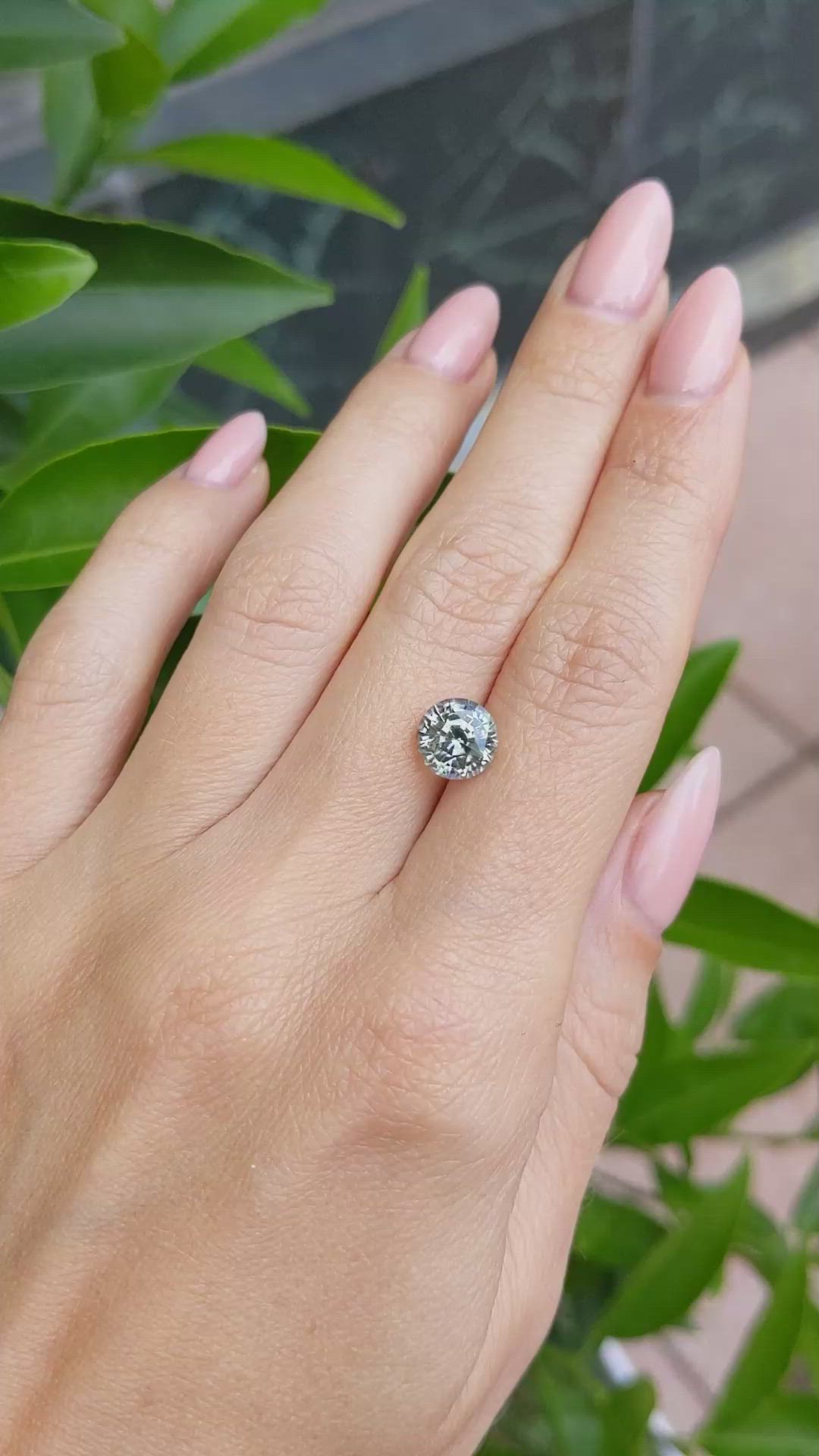 3.16 Ct. Bi Color Sapphire from Ceylon (Sri Lanka) Size Video