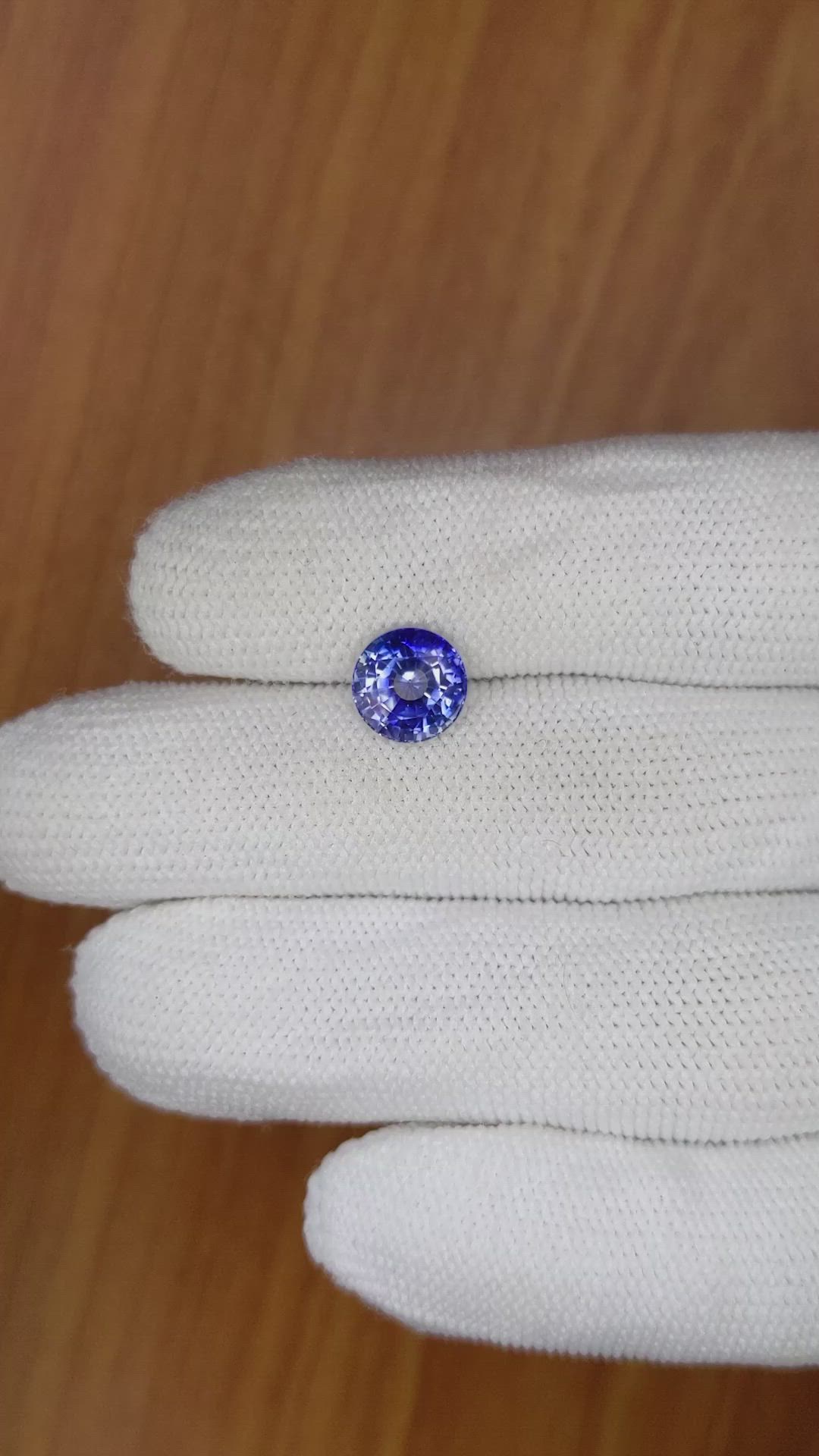 2.88 Ct. Bi Color Sapphire from Ceylon (Sri Lanka) Size Video